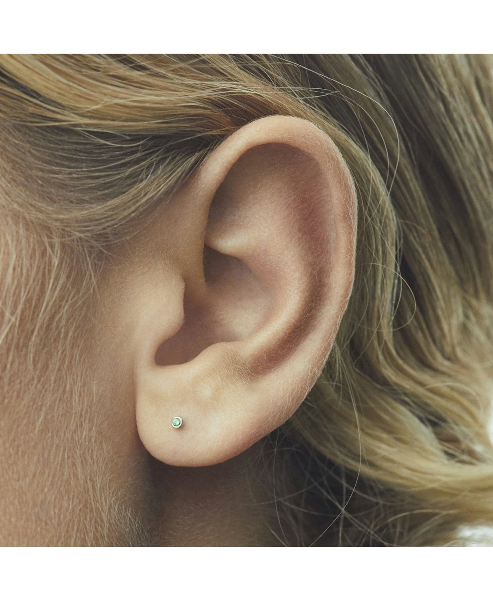 SINGLE STONE LABRET - GREEN TSAVORITE & WHITE GOLD made by ENNUI