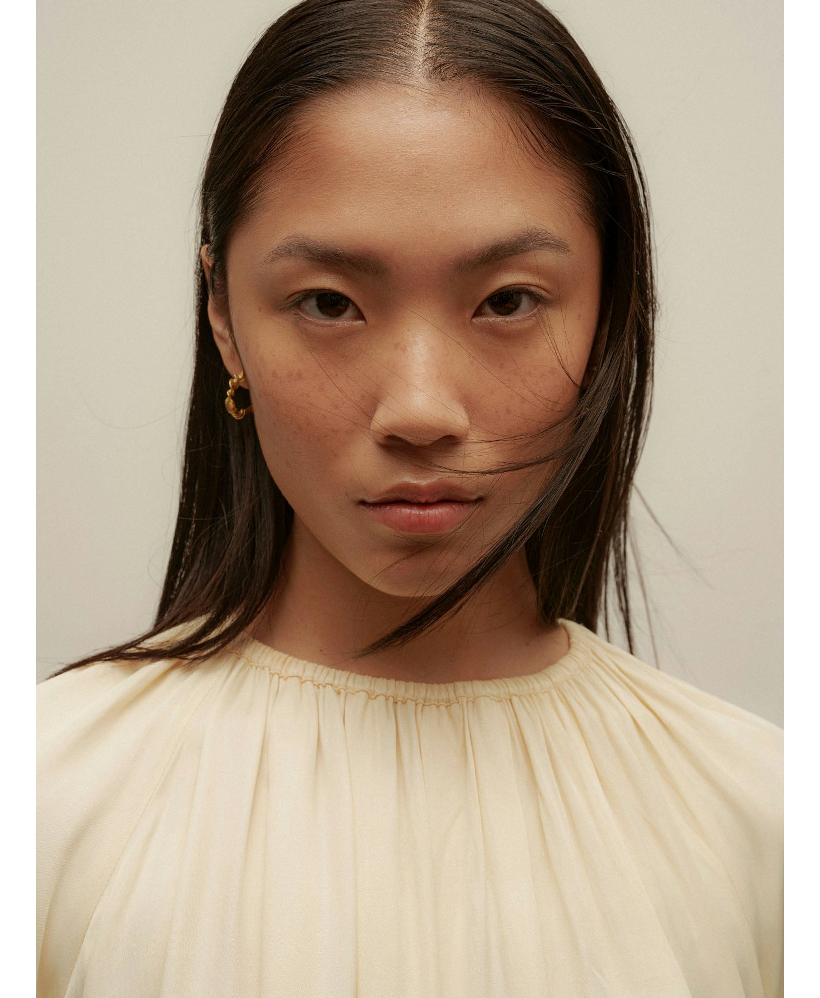 Twisted Hoop Earrings 14 ct Gold made by Eva Remenyi