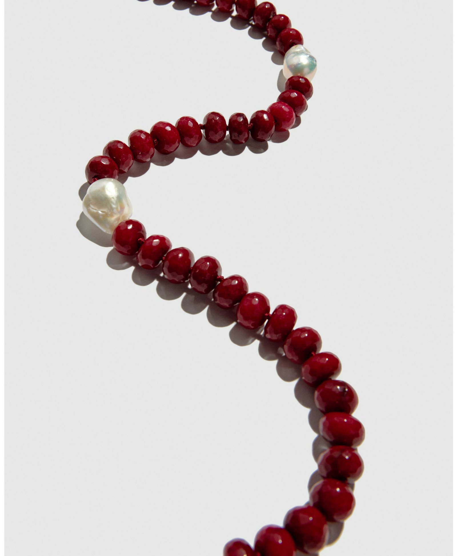 Collar De Jade Rojo Y Perlas Madre made by Phialebel