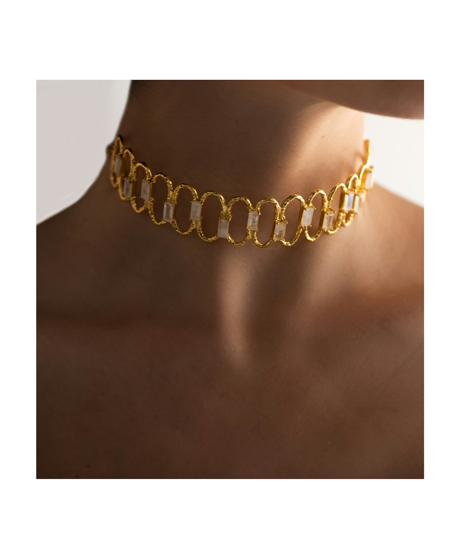 Choker Dorado Rígido Rinaldi made by Lavani Jewels