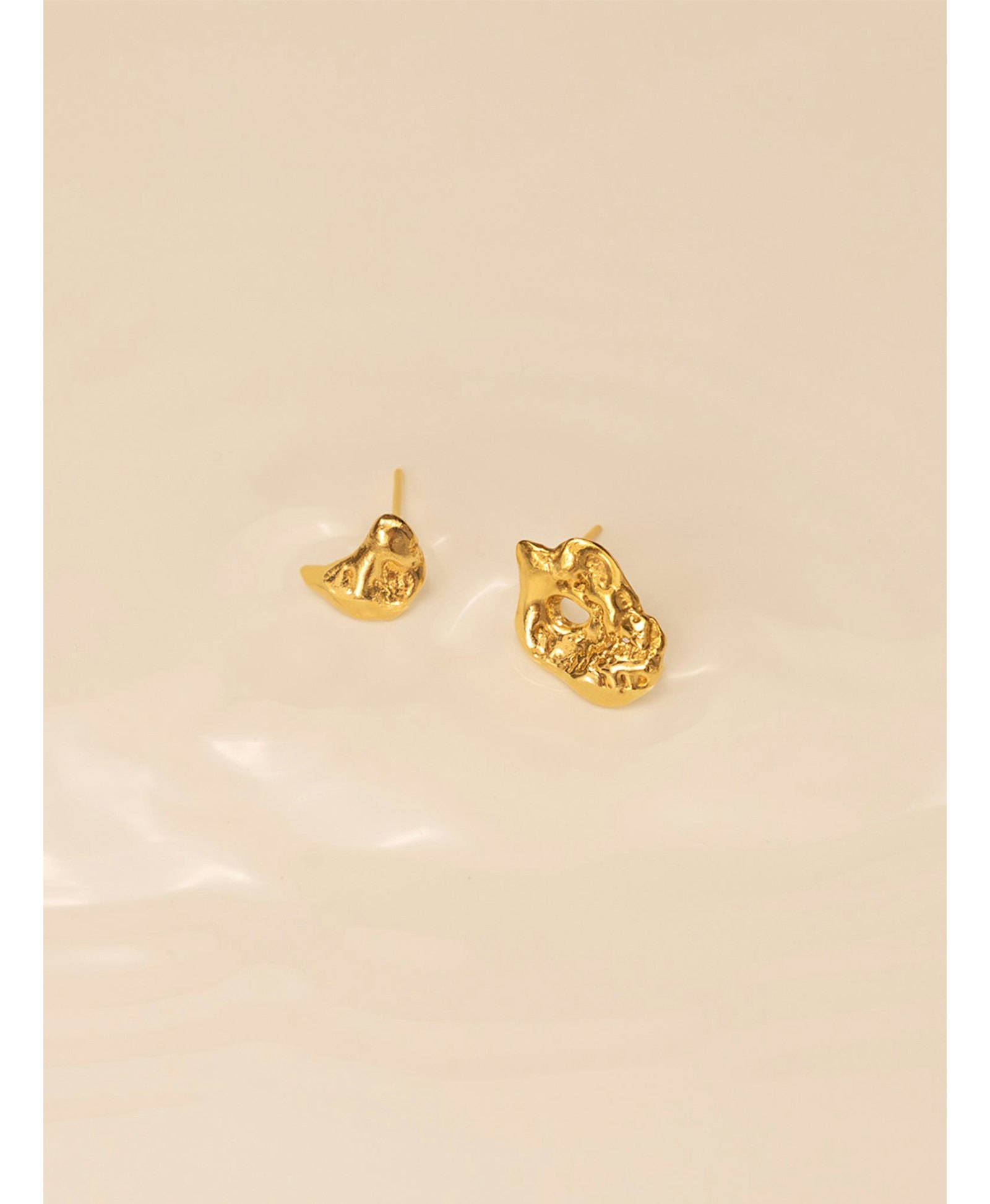 Talisman Small Moon Earrings Gold in Gold made by Eva Remenyi