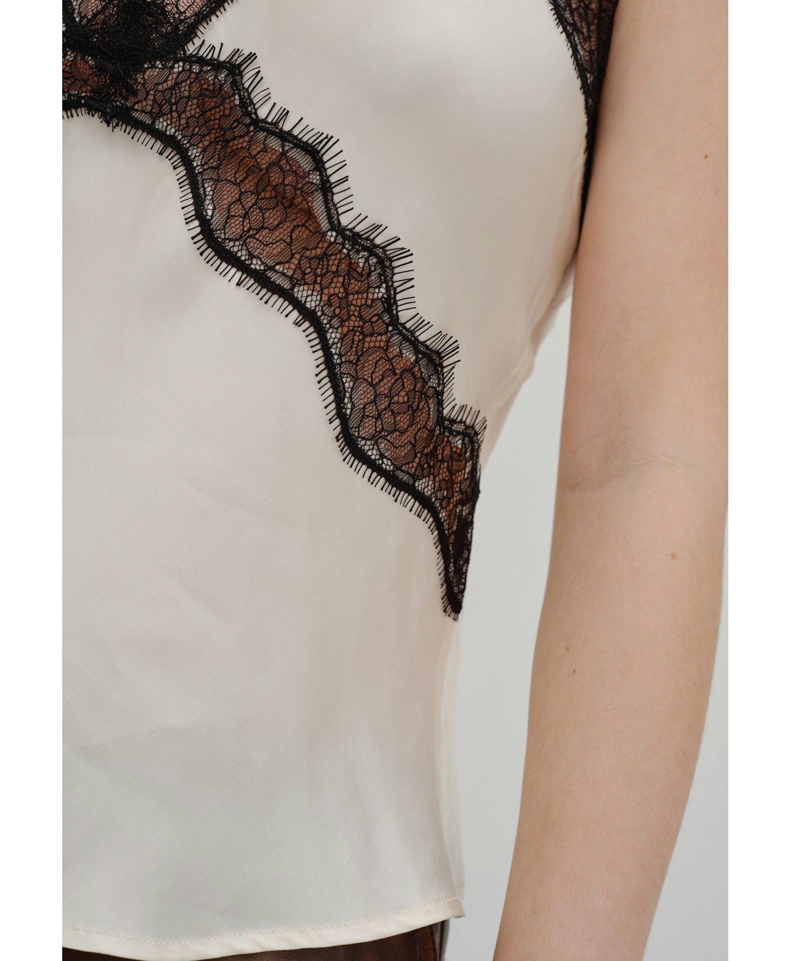 Jonna Top - Gardenia in White made by HERSKIND