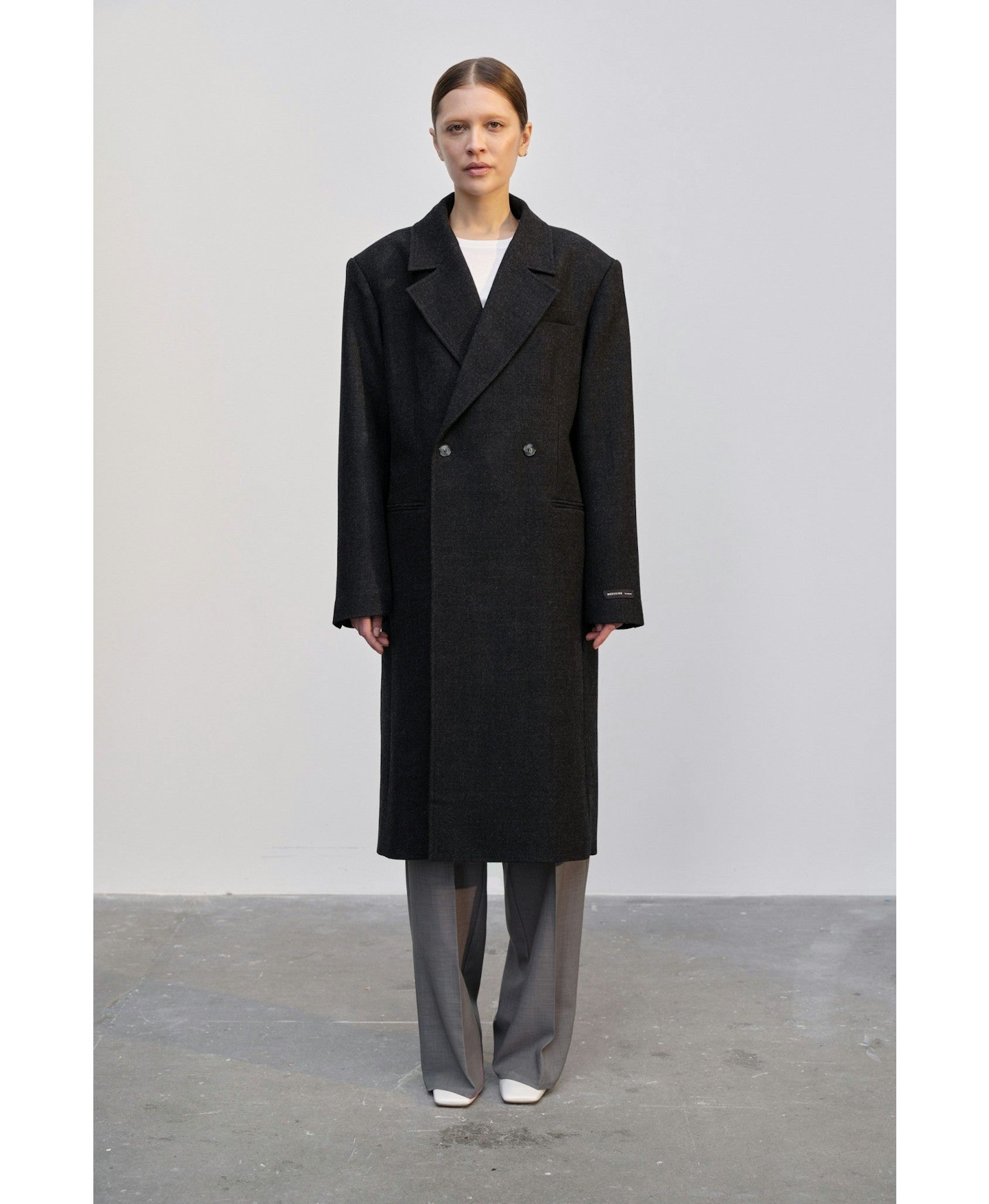 Louis Coat - Dark Grey made by HERSKIND