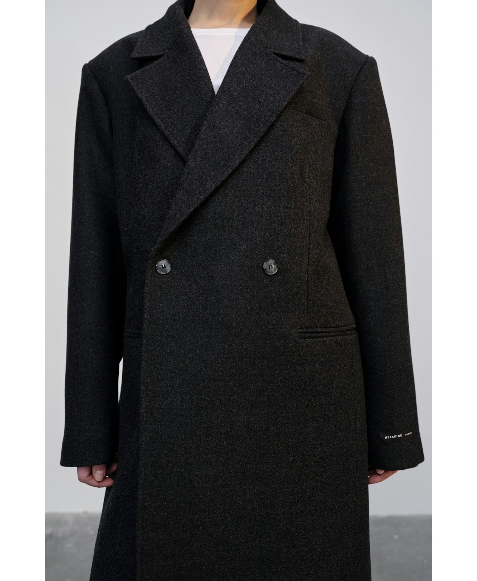 Louis Coat - Dark Grey made by HERSKIND