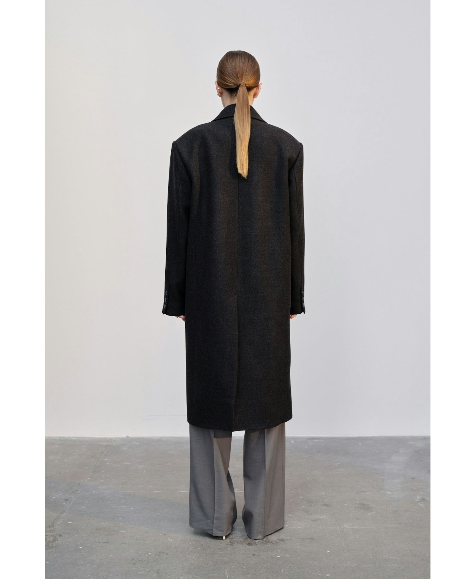 Louis Coat - Dark Grey made by HERSKIND