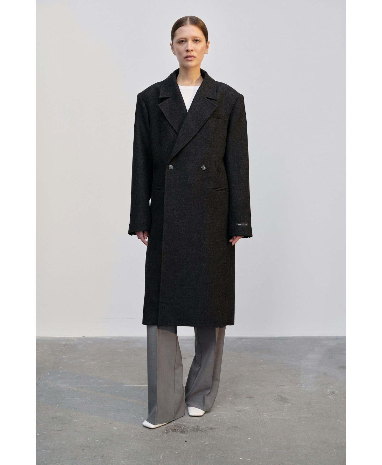 Louis Coat - Dark Grey made by HERSKIND