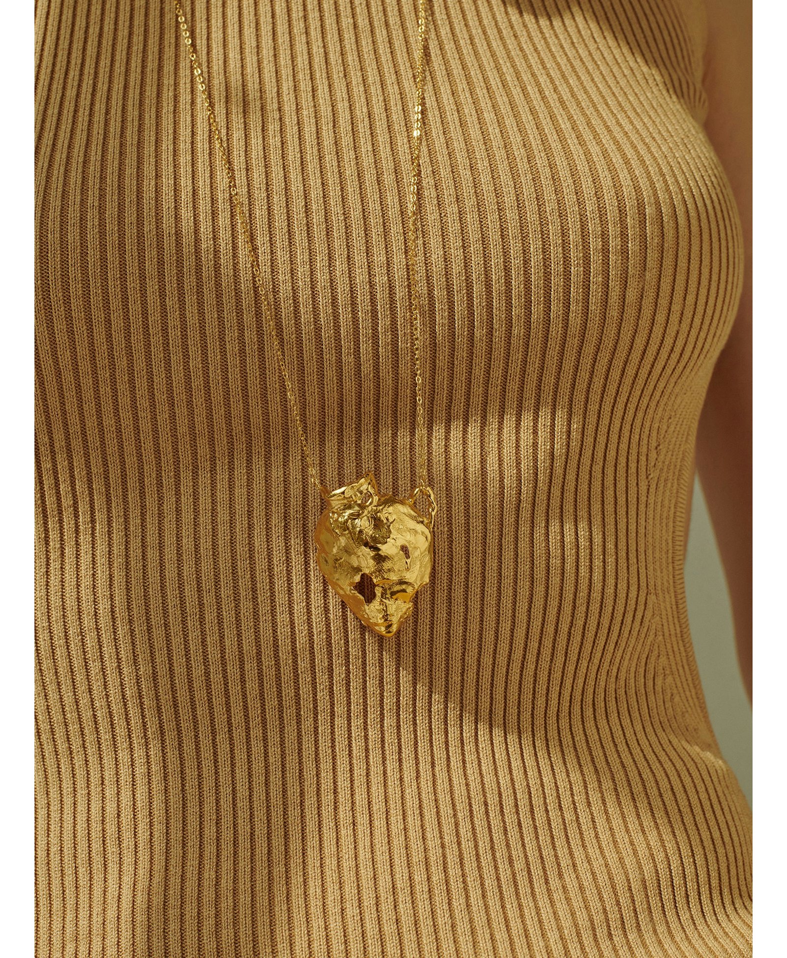 Vacation Amphora Necklace Gold in Gold made by Eva Remenyi