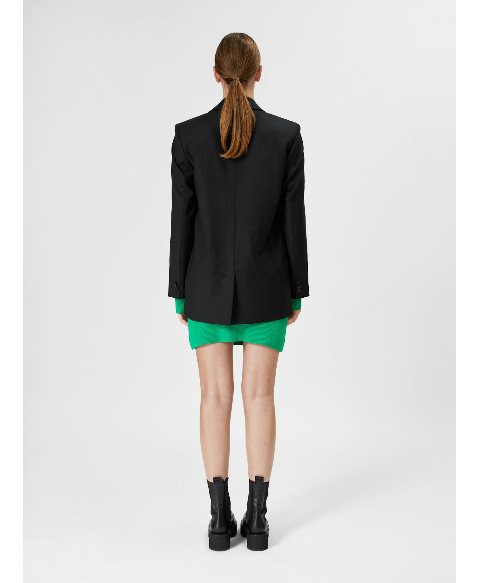 Hannah Wool Blazer in Black made by AÉRYNE