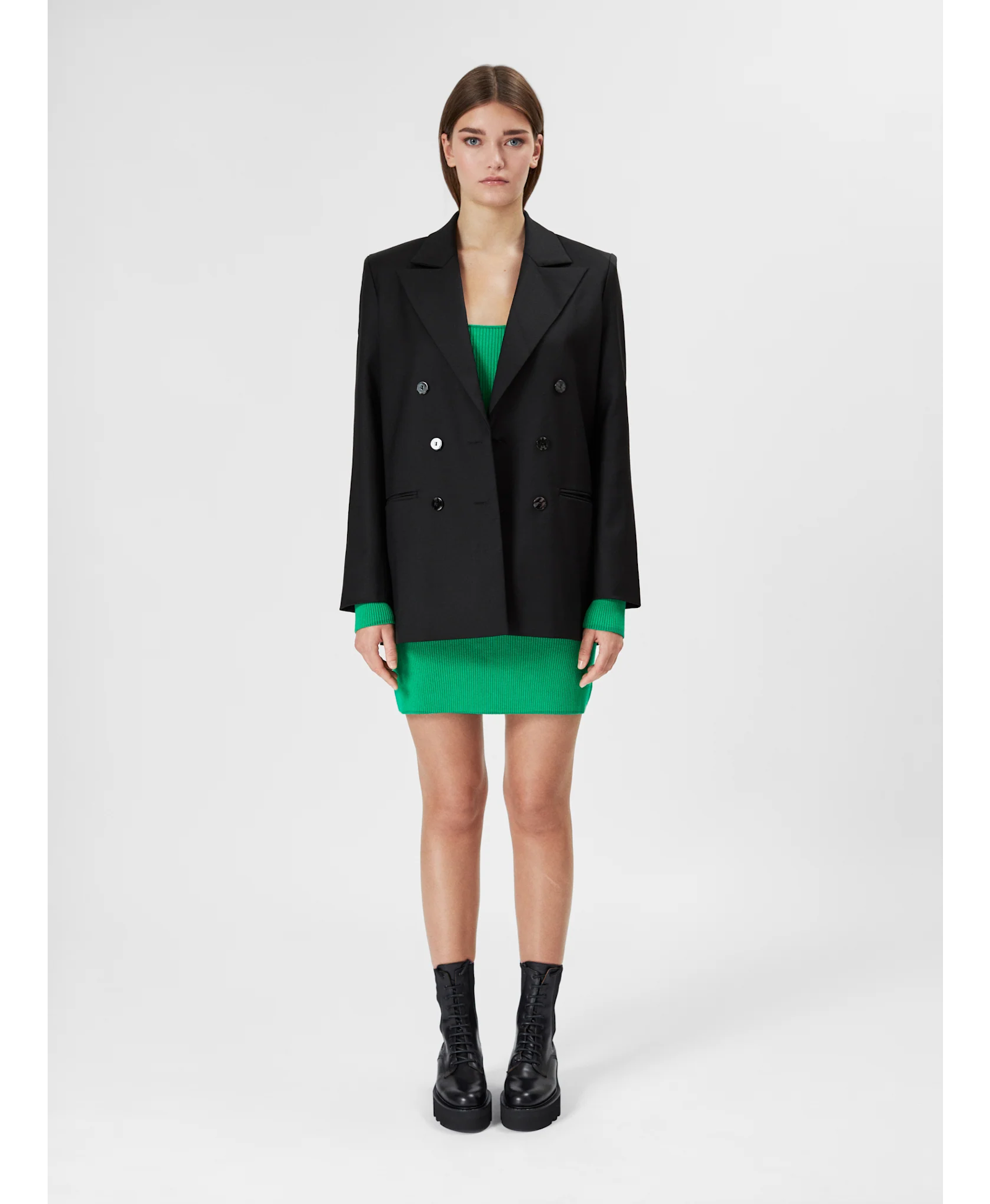 Hannah Wool Blazer in Black made by AÉRYNE