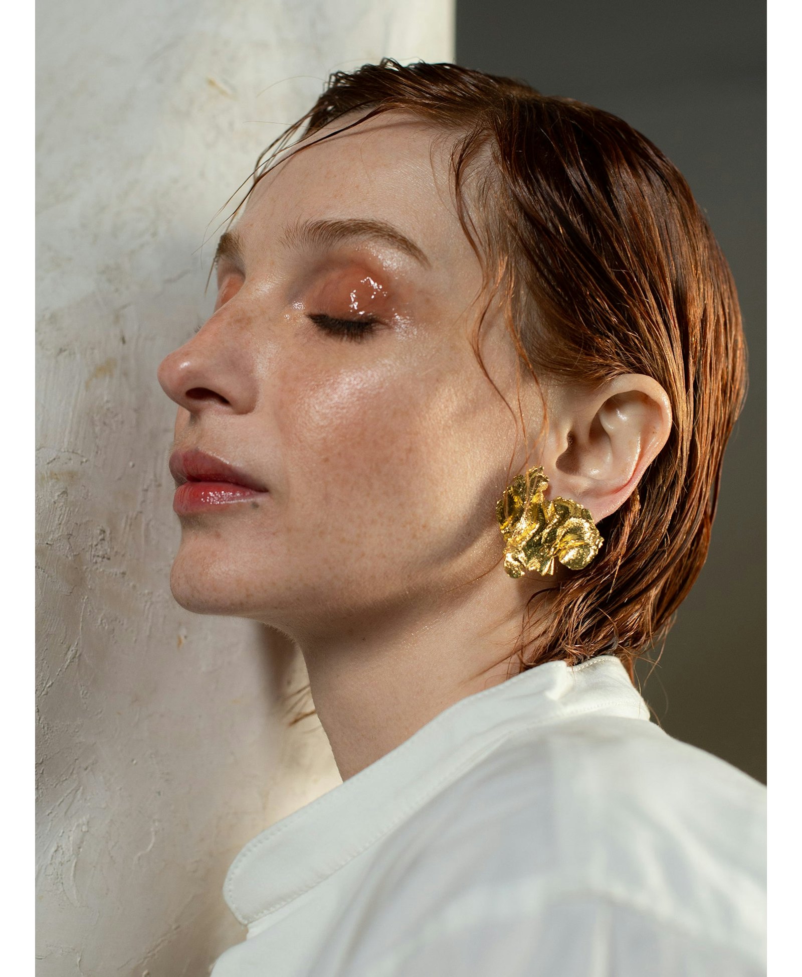 Artemis Goddess Earrings Gold in Gold made by Eva Remenyi