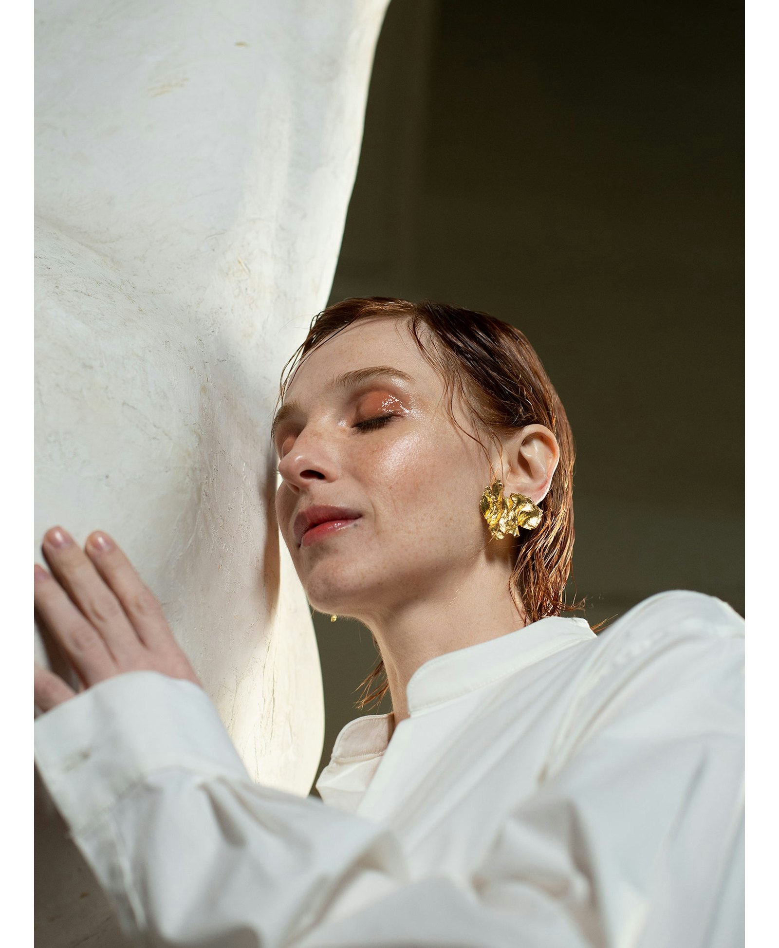 Artemis Goddess Earrings Gold in Gold made by Eva Remenyi