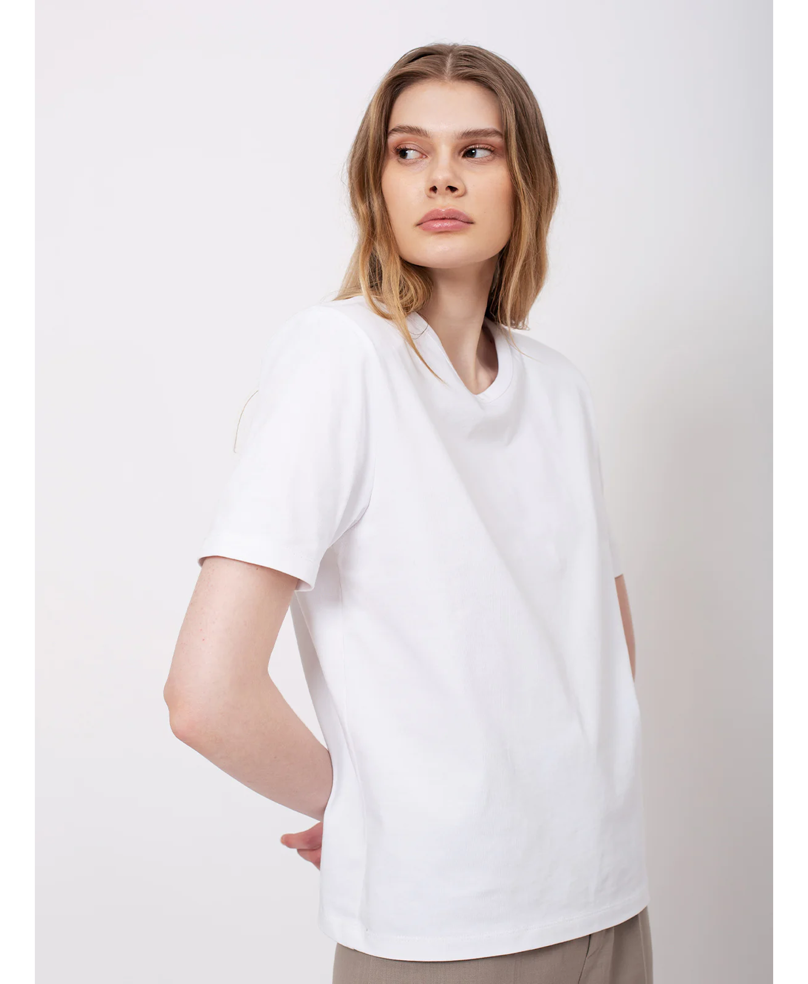 Théa T-shirt in White made by AÉRYNE