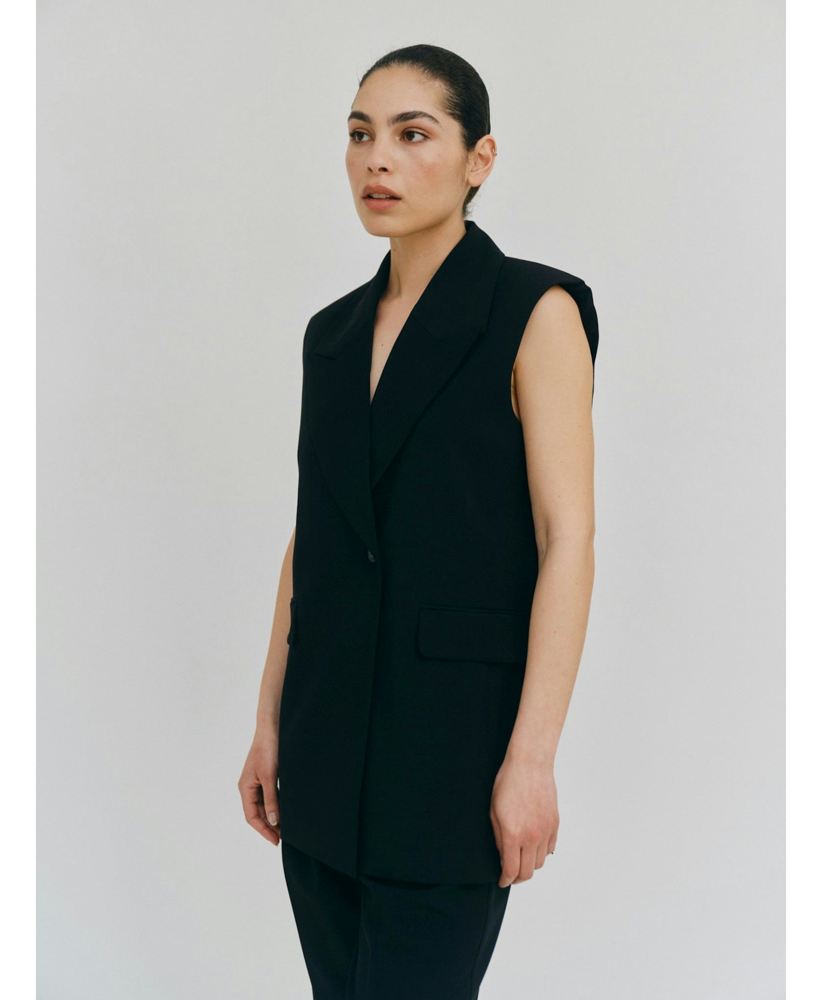 Phoebe Vest - Black made by HERSKIND