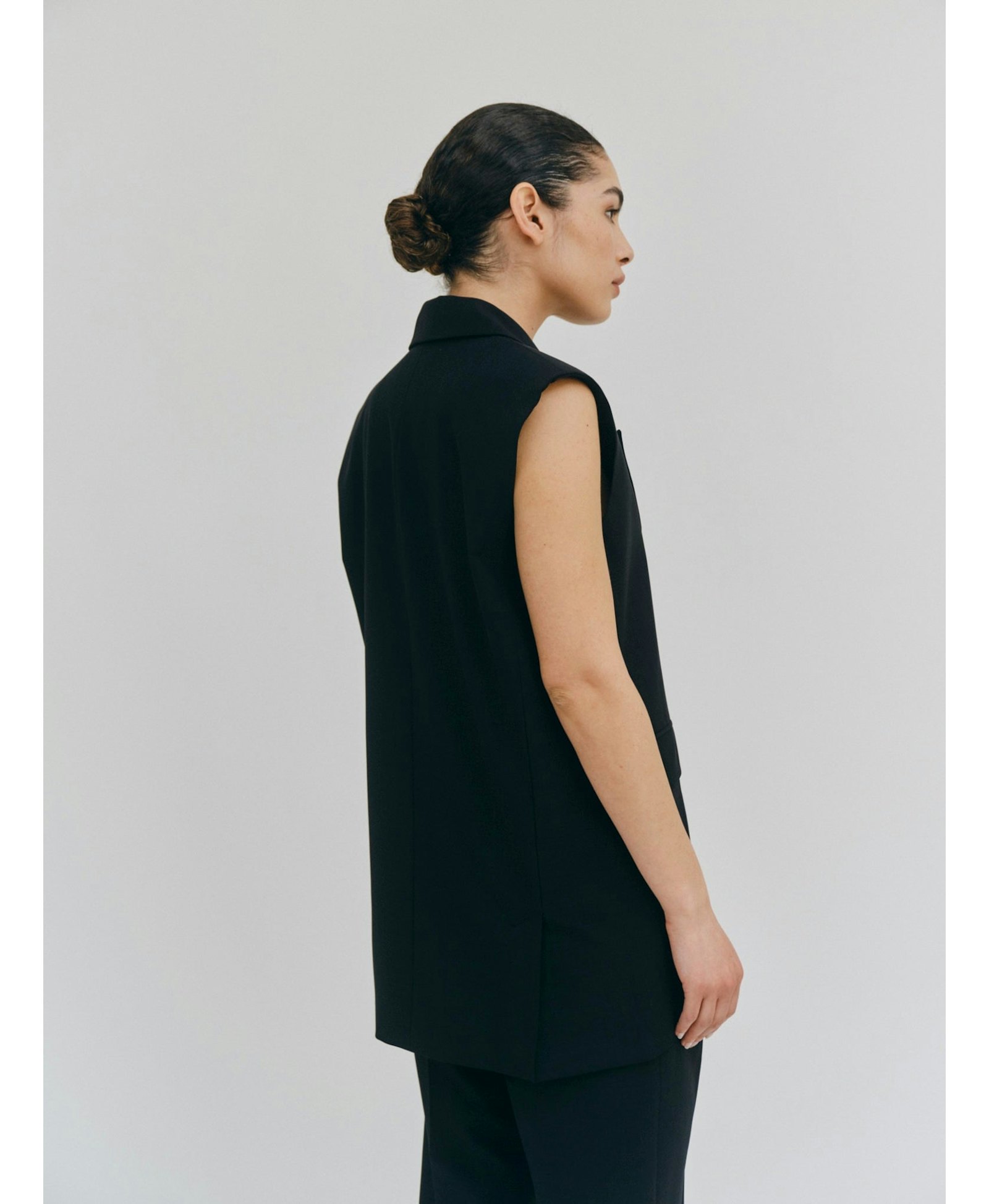 Phoebe Vest - Black made by HERSKIND