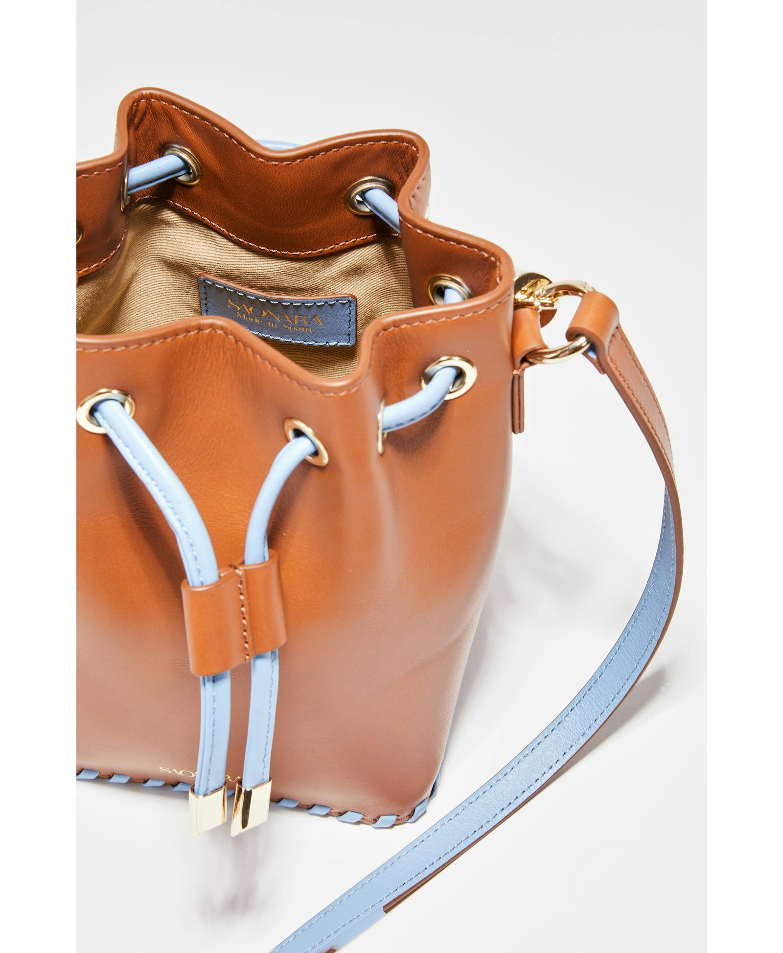 SAONARA MINI BUCKET CARAMEL / BLUE SKY LEATHER made by Saonara