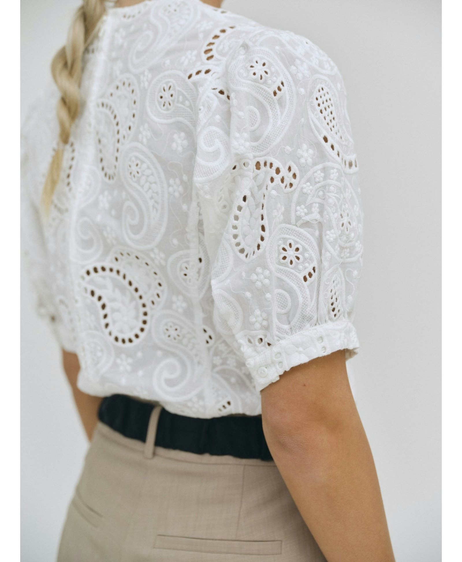 Ida Blouse - White made by HERSKIND