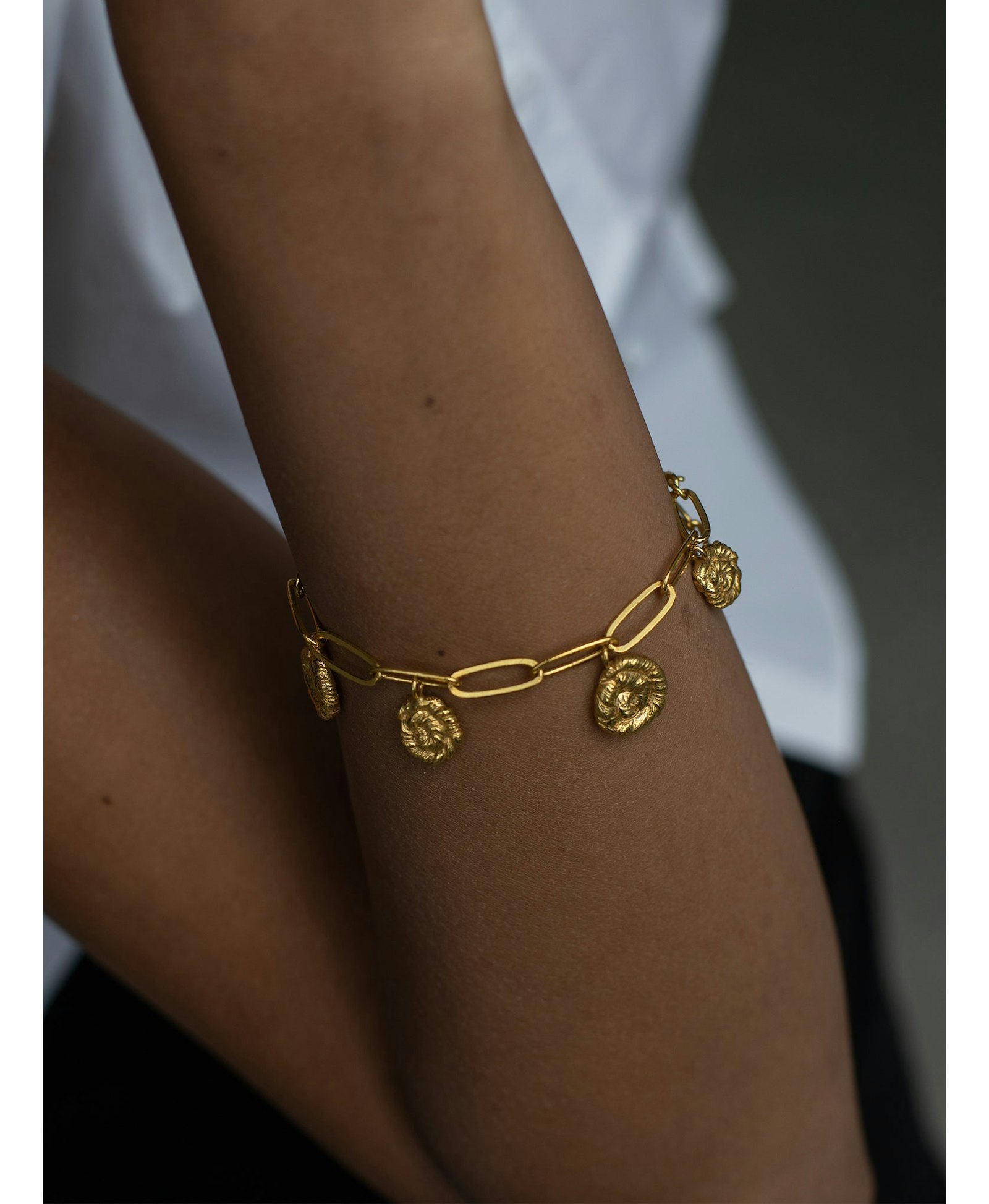 Nautilus Bracelet in Gold made by Eva Remenyi