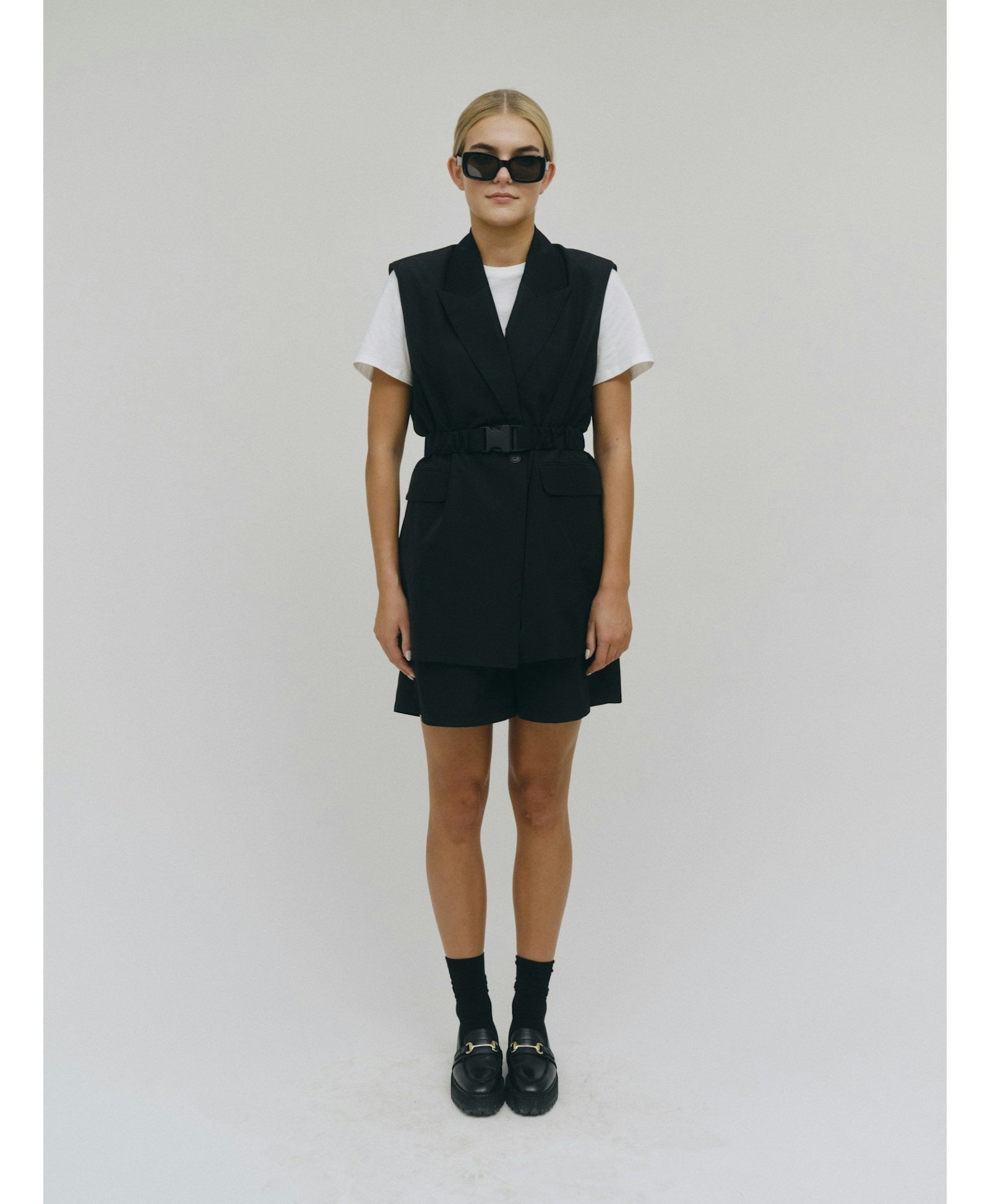 Phoebe Sleeveless Blazer - Black made by HERSKIND