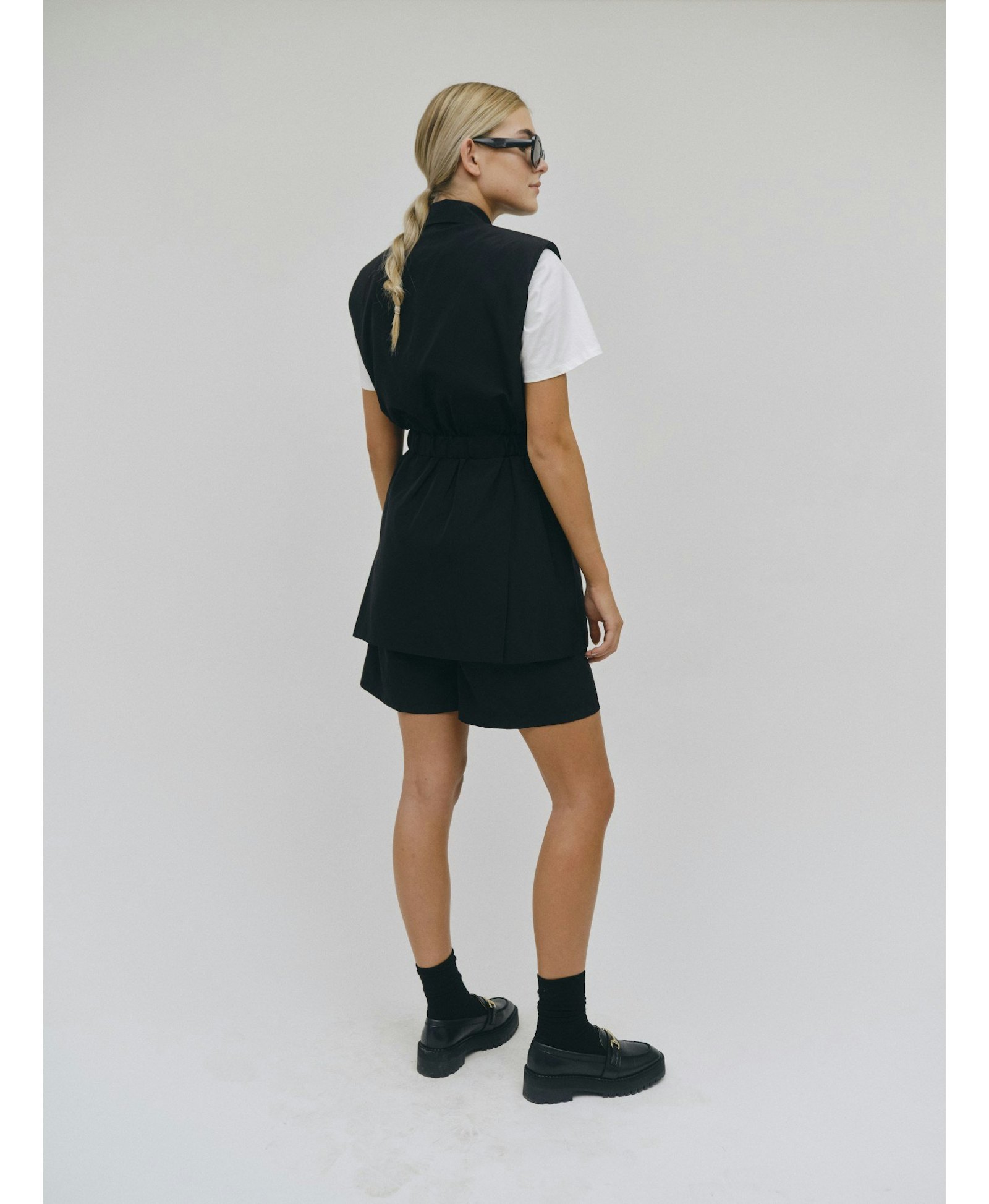 Phoebe Sleeveless Blazer - Black made by HERSKIND