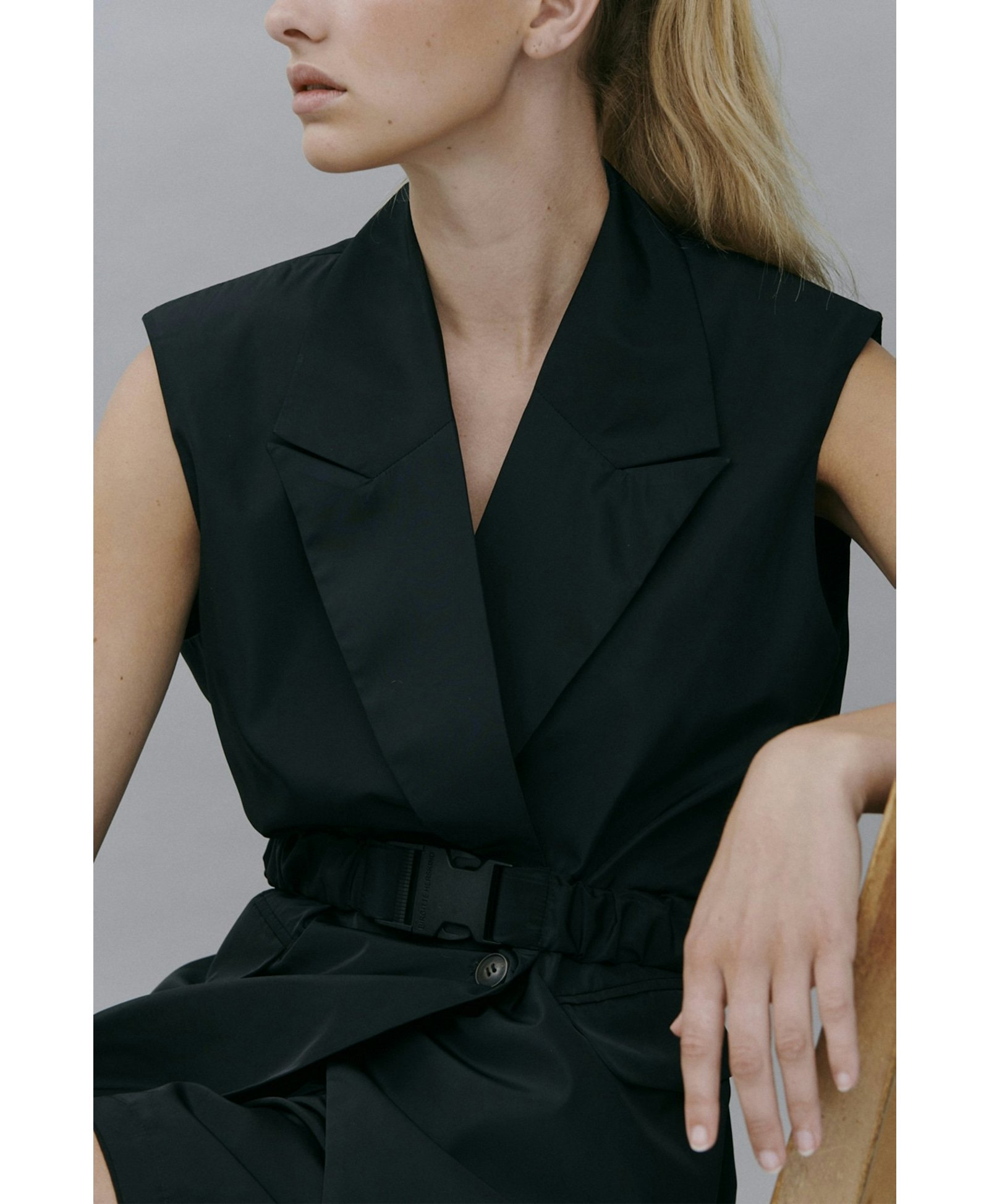 Phoebe Sleeveless Blazer - Black made by HERSKIND