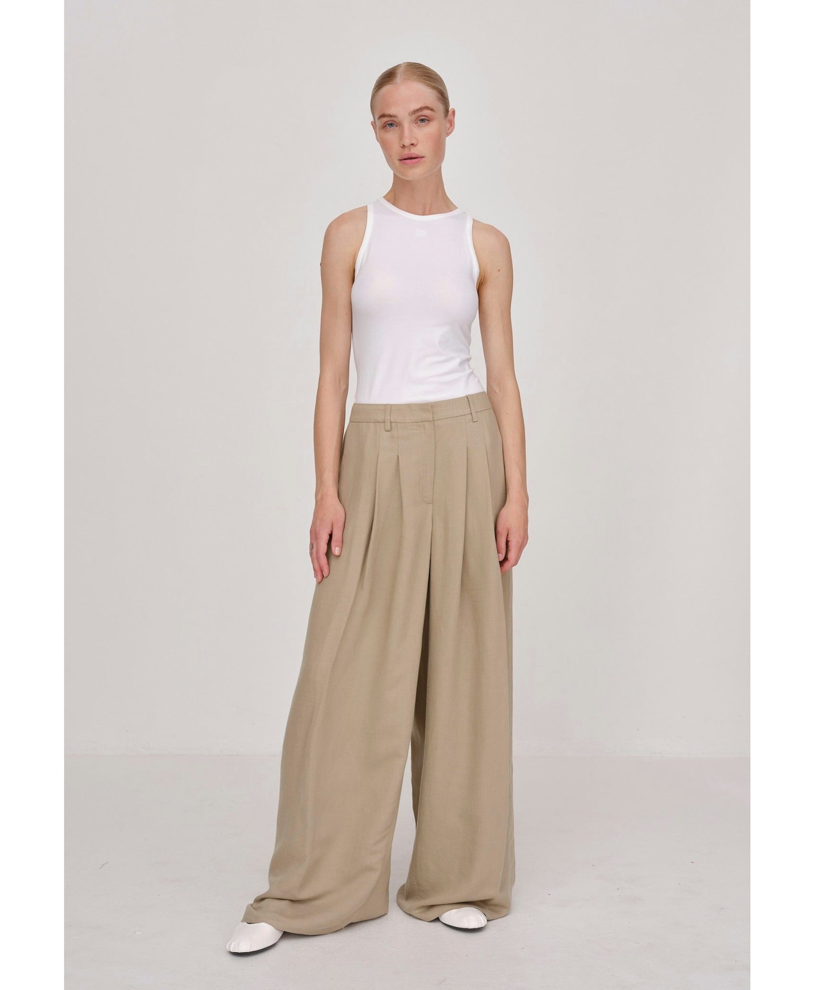 Lotus Pants - Light Khaki made by HERSKIND