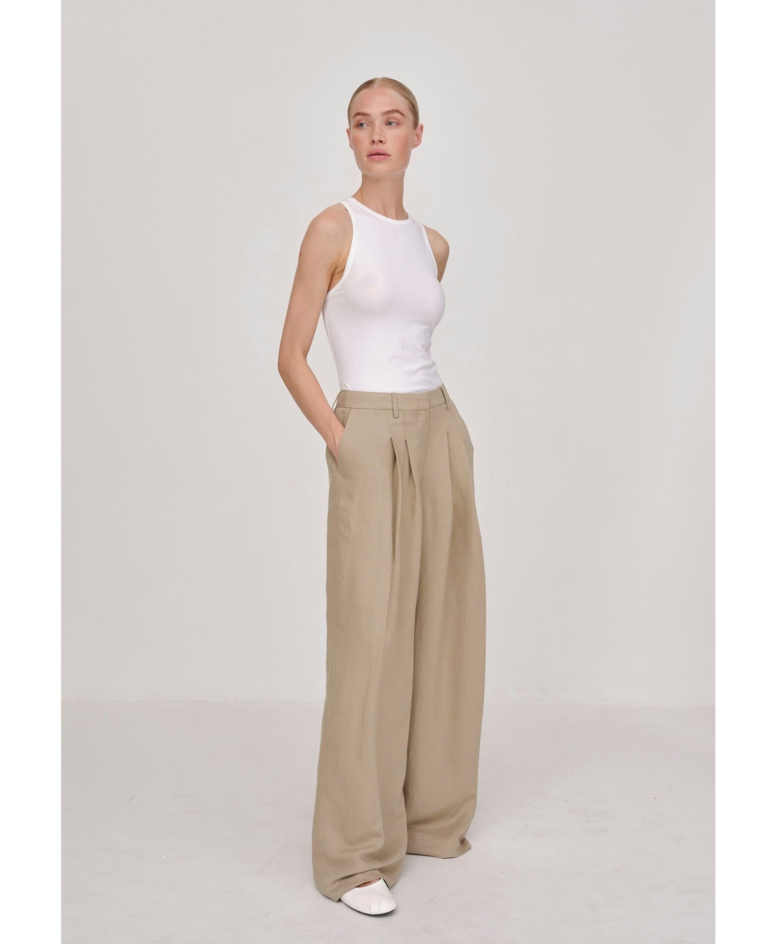 Lotus Pants - Light Khaki made by HERSKIND