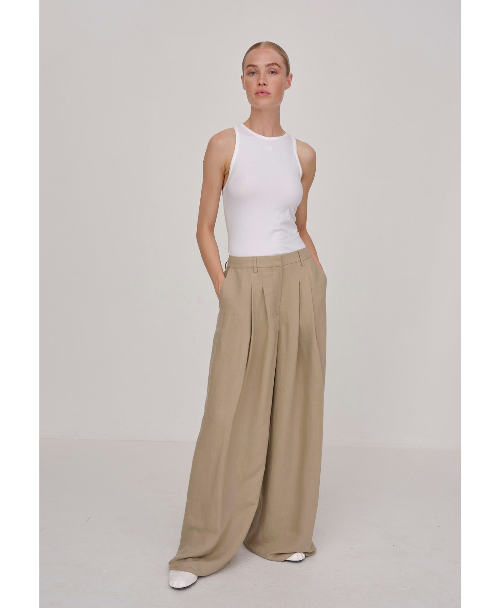Lotus Pants - Light Khaki made by HERSKIND