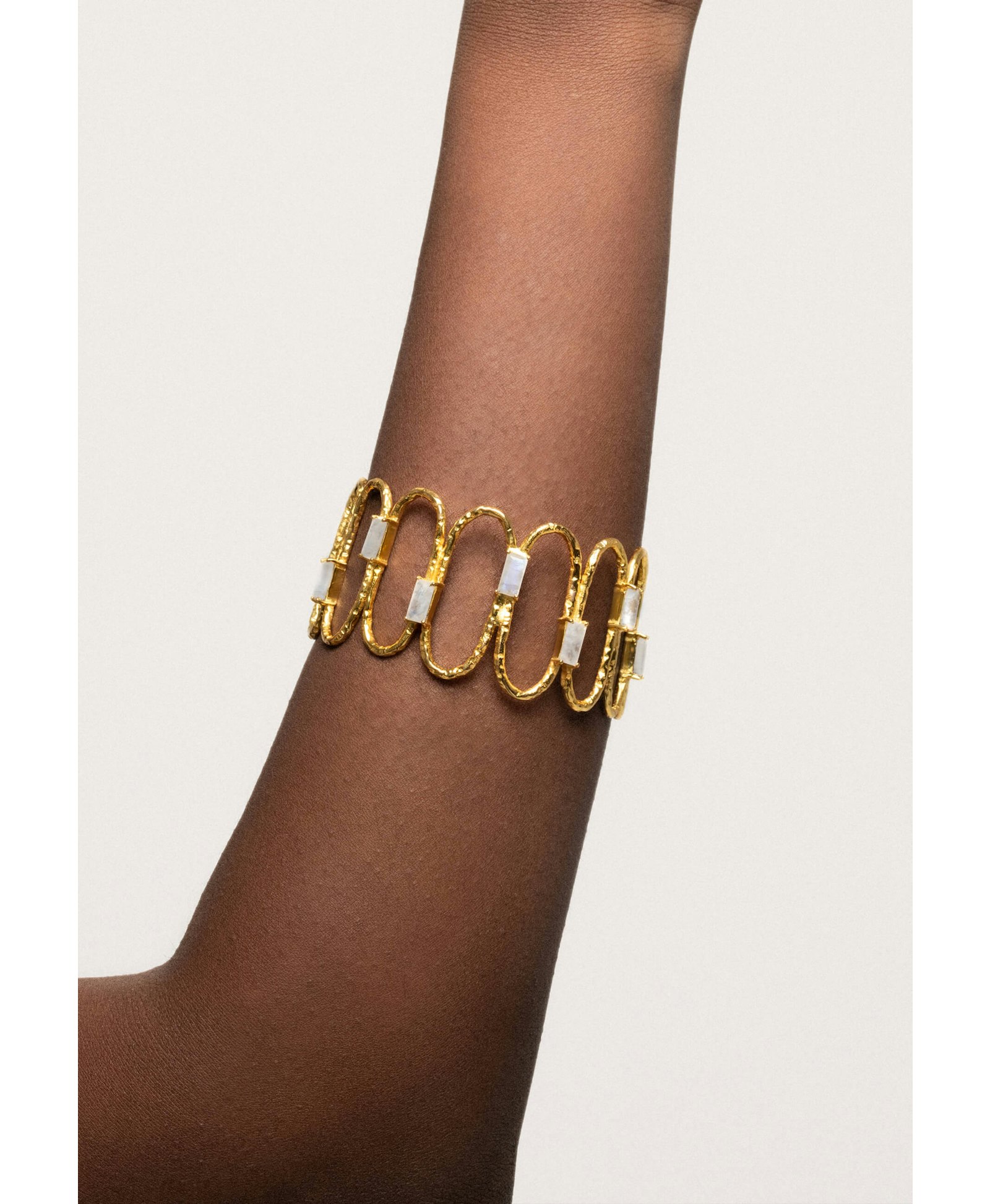 Brazalete Rinaldi Dorado made by Lavani Jewels