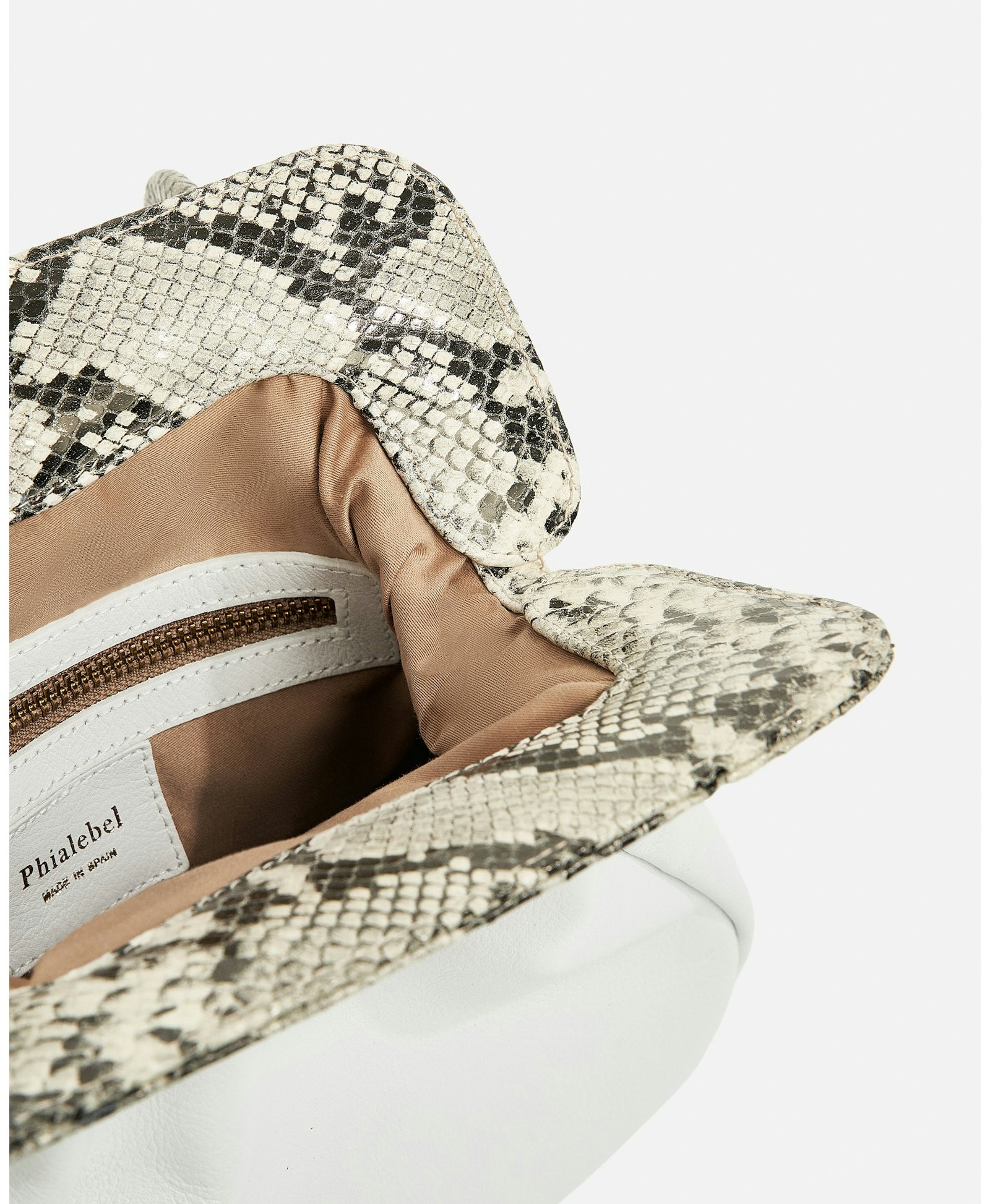 Constance White & Python made by Phialebel