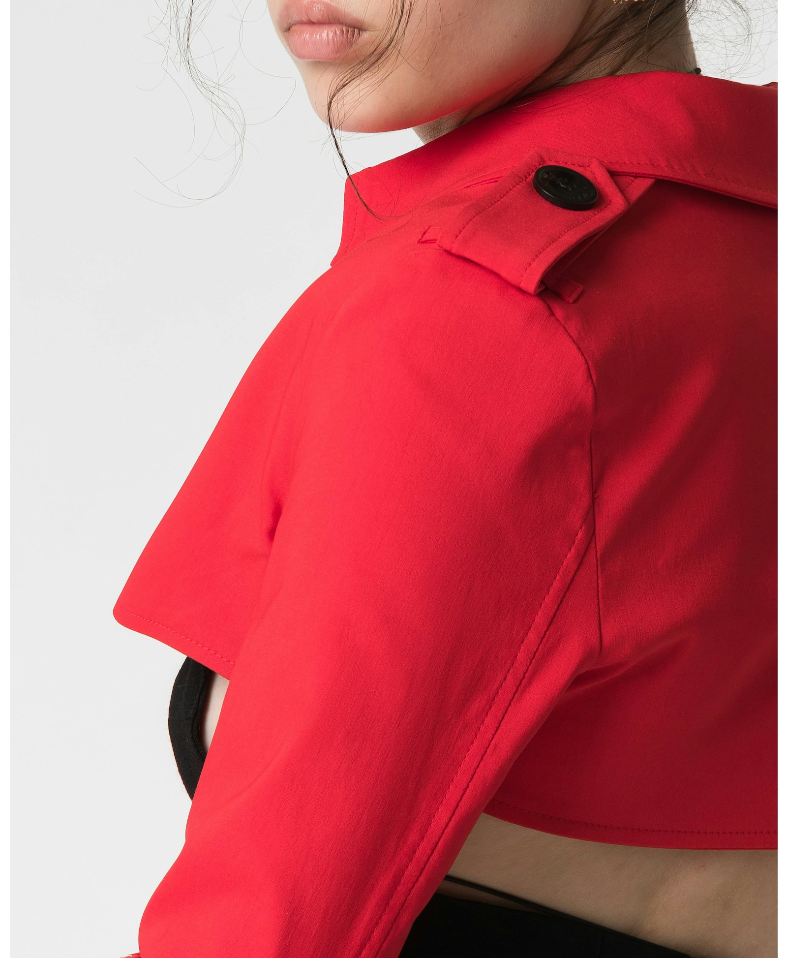 Rewa crop trench-coat in Red made by DIVALO