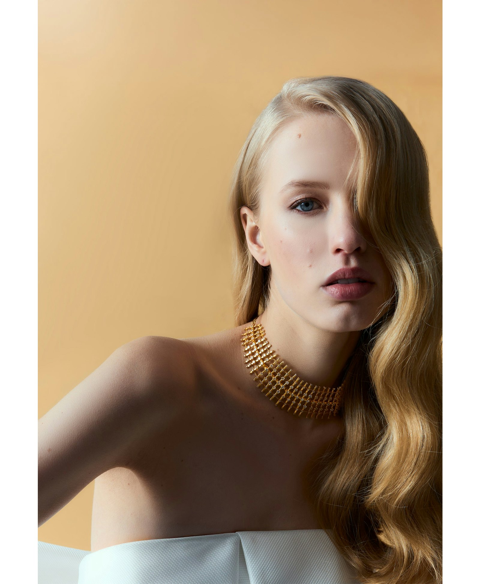 Choker Dorado Helia made by Lavani Jewels