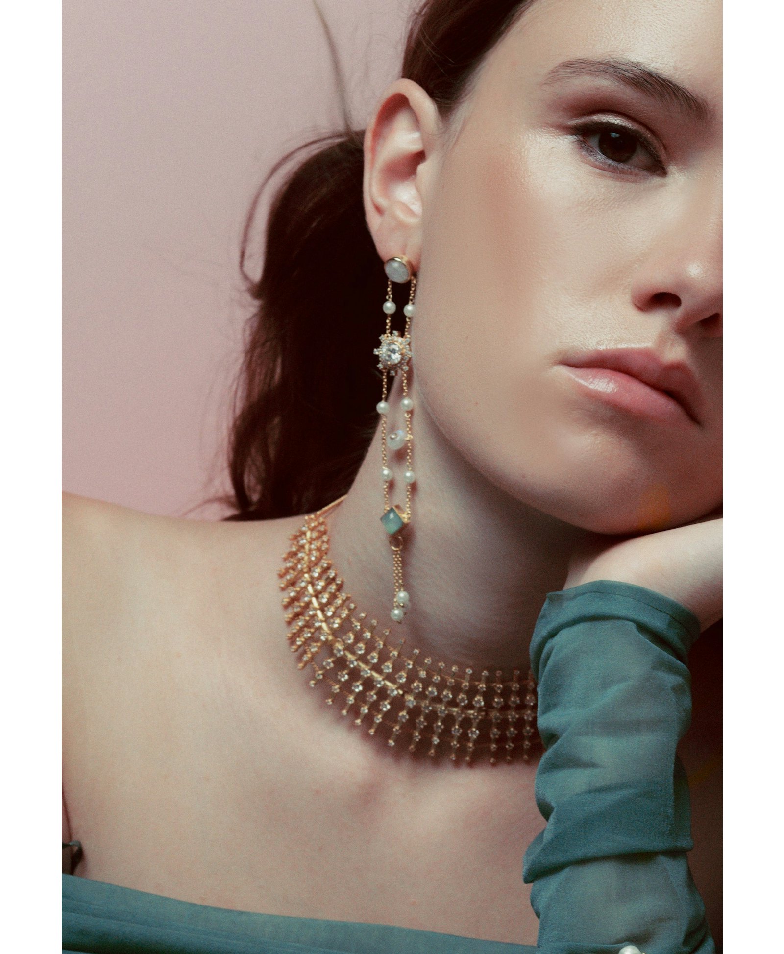 Choker Dorado Helia made by Lavani Jewels