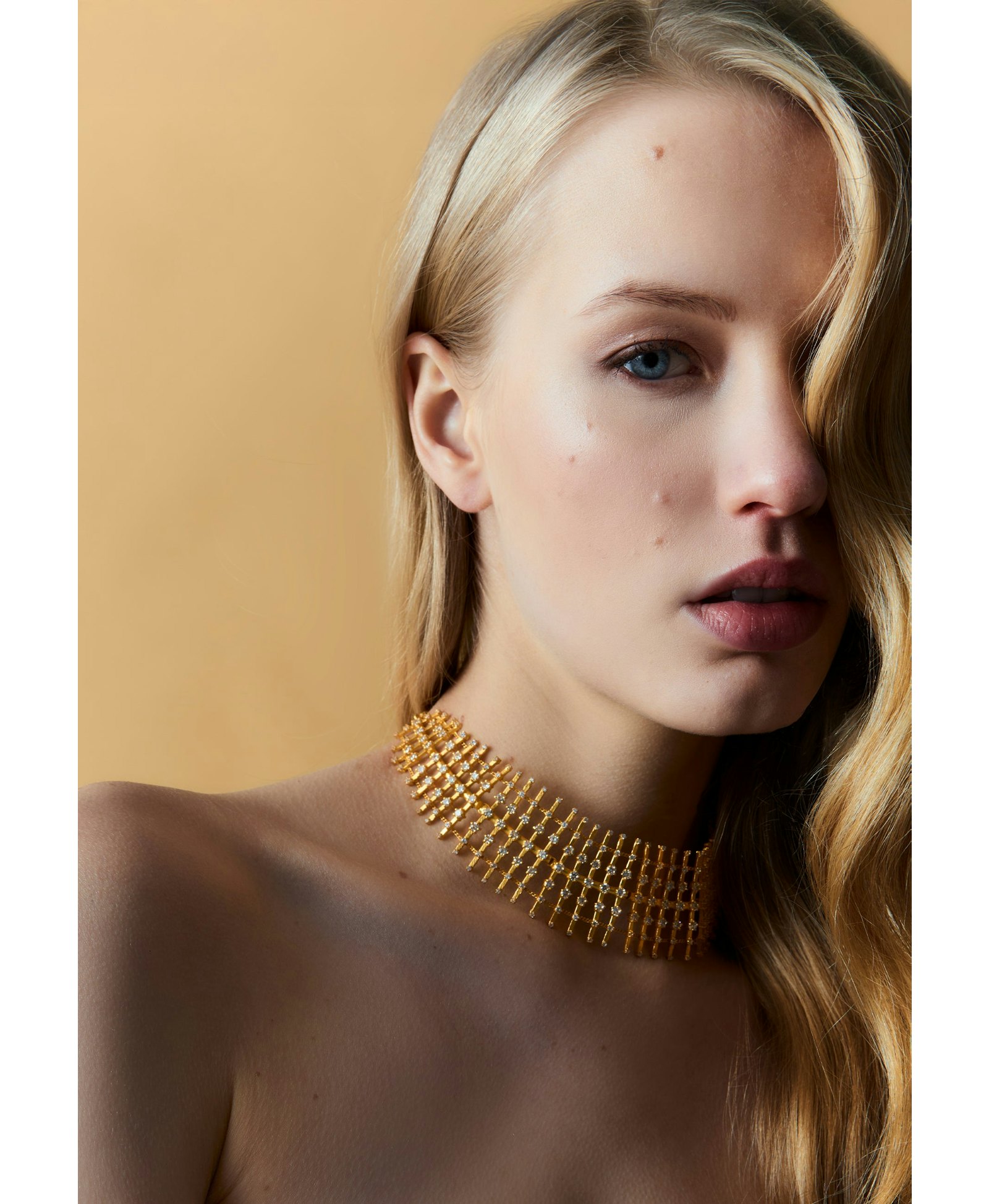 Choker Dorado Helia made by Lavani Jewels