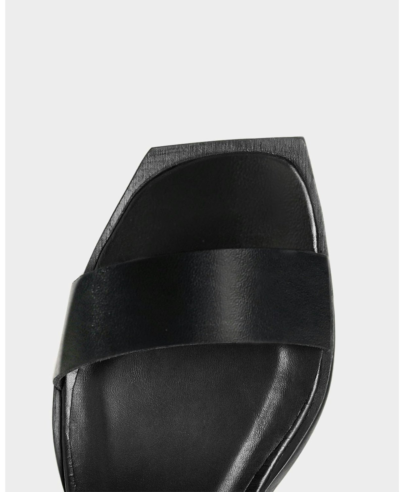 The Summer Staple - Black made by ESSEN