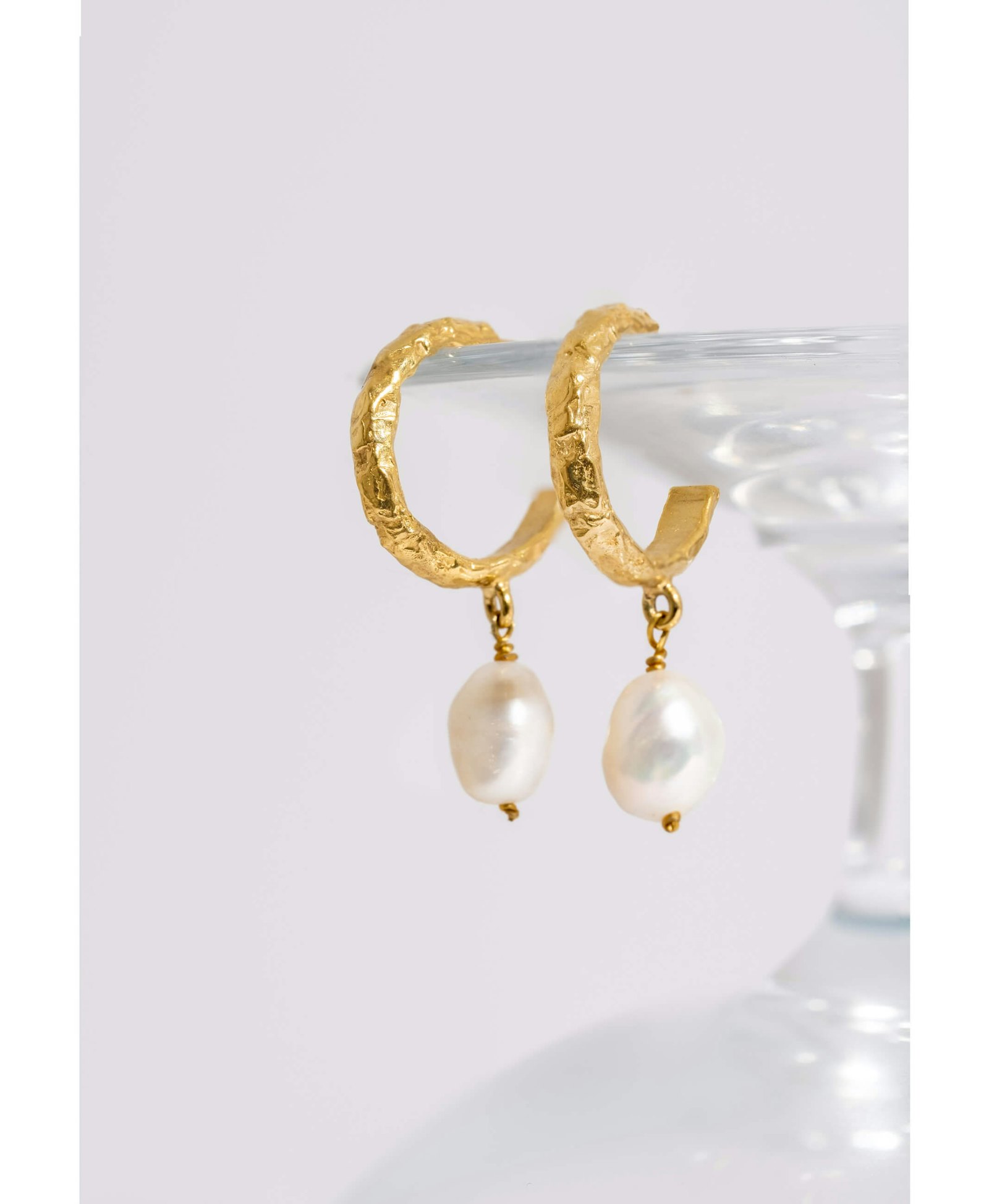 Aros Sadie Pearl made by Lavani Jewels