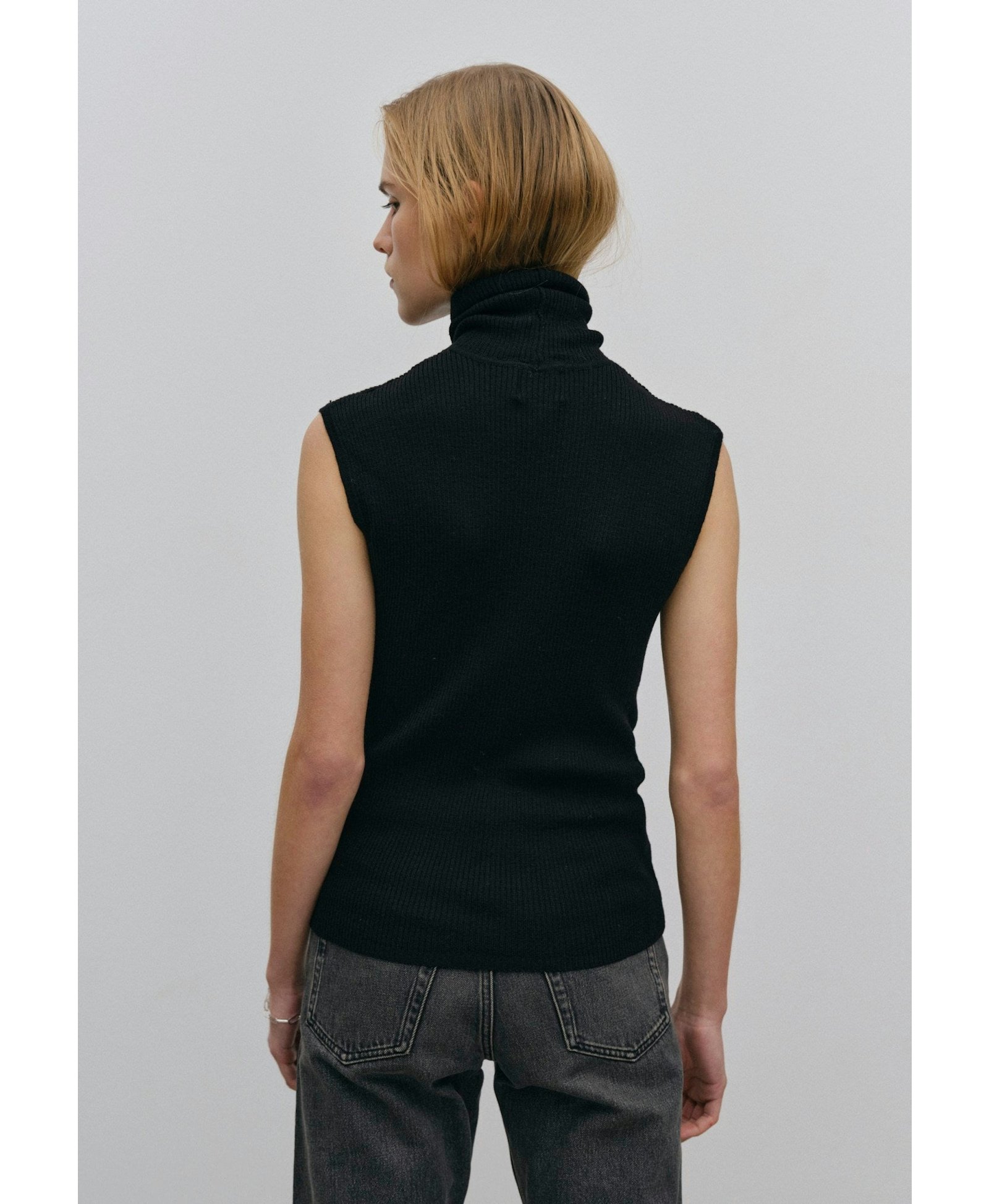 Baily Knit Vest - Black made by HERSKIND