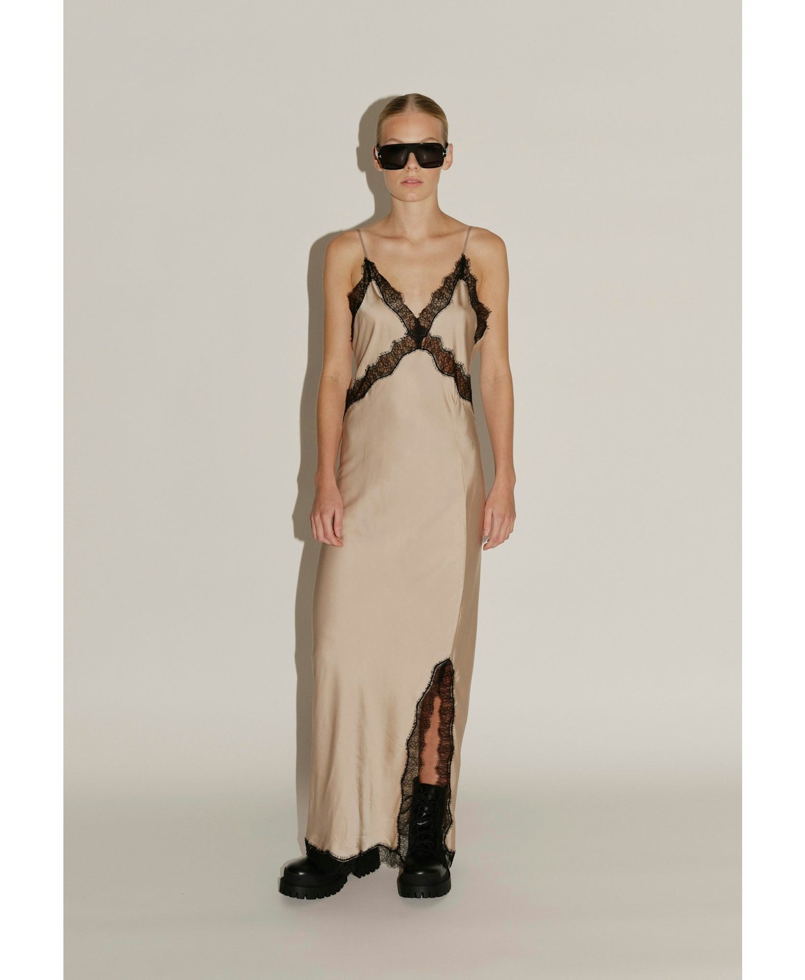 Jonathan Dress - Light Sand in Beige made by HERSKIND