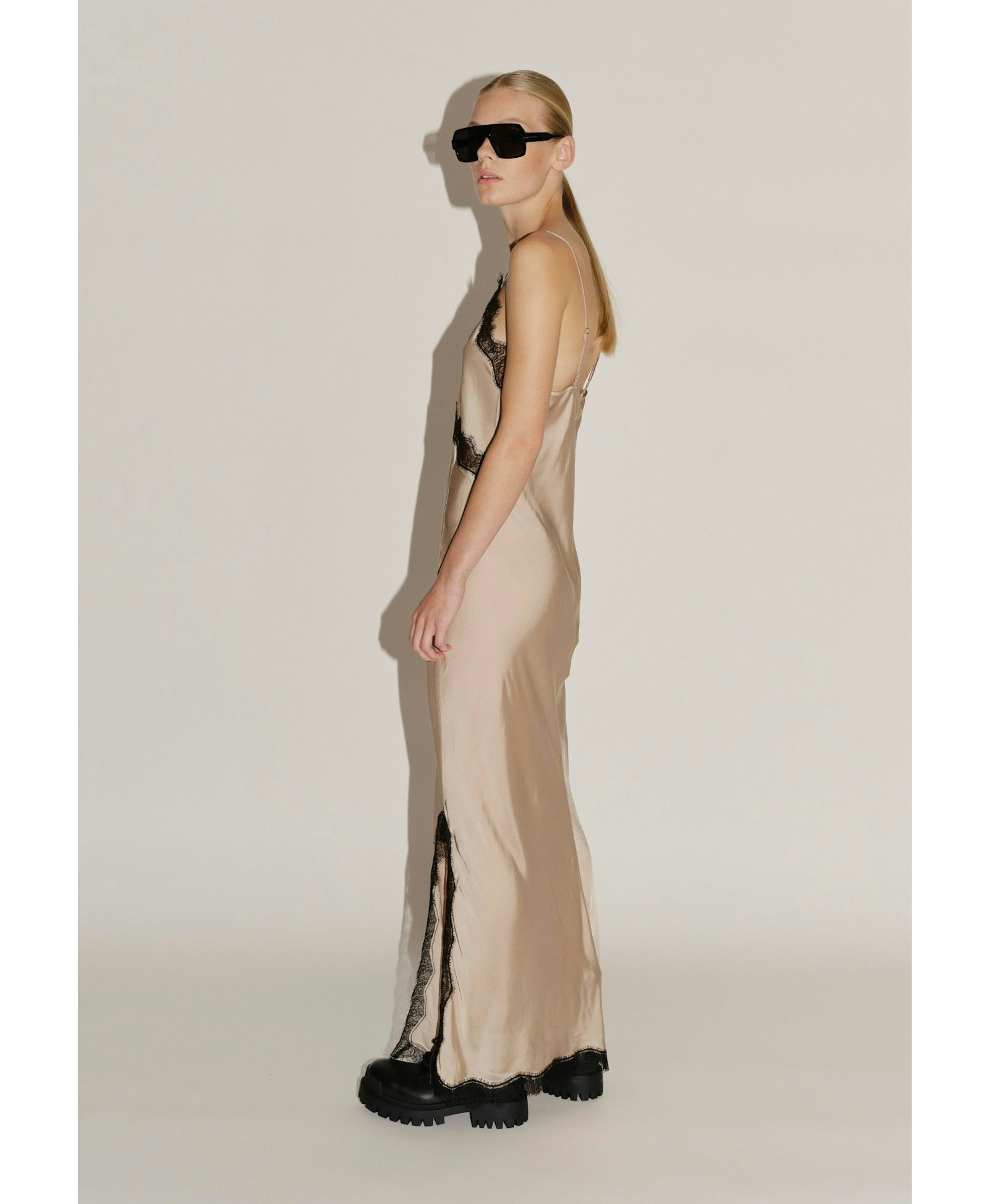 Jonathan Dress - Light Sand in Beige made by HERSKIND