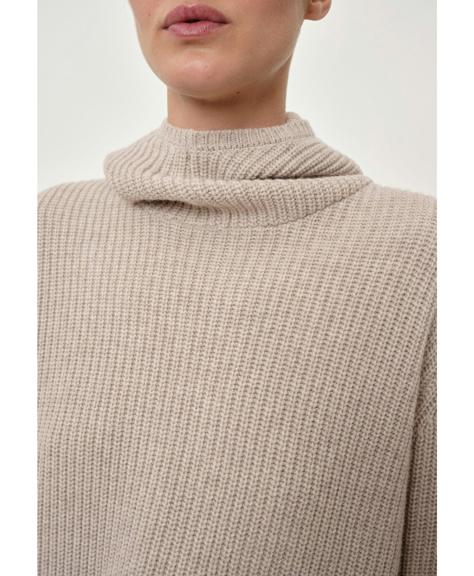 Holy Knit Hoodie - Sand made by HERSKIND