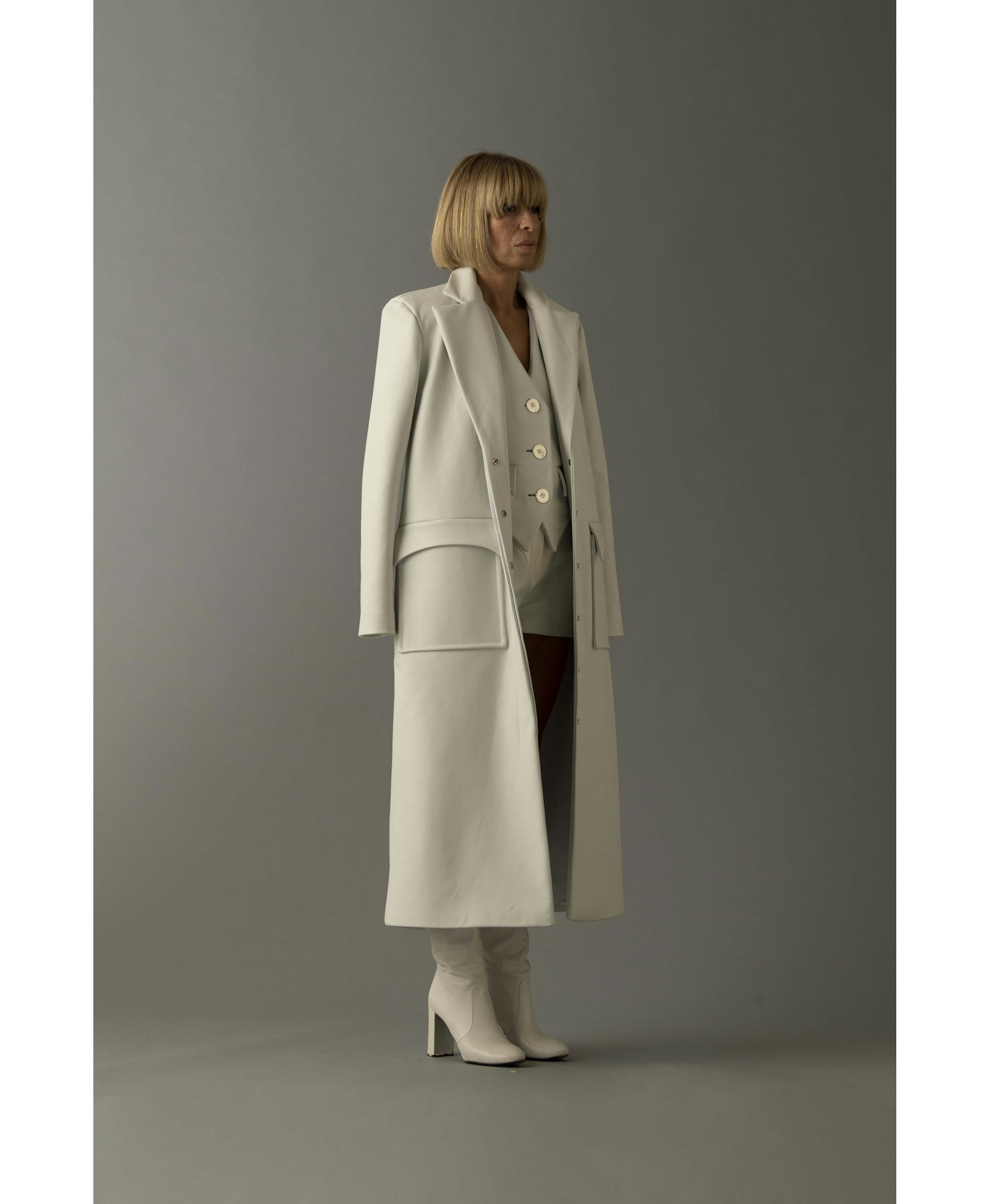 ICE LEATHER VEST in White made by Vestiaire d'un Oiseau Libre