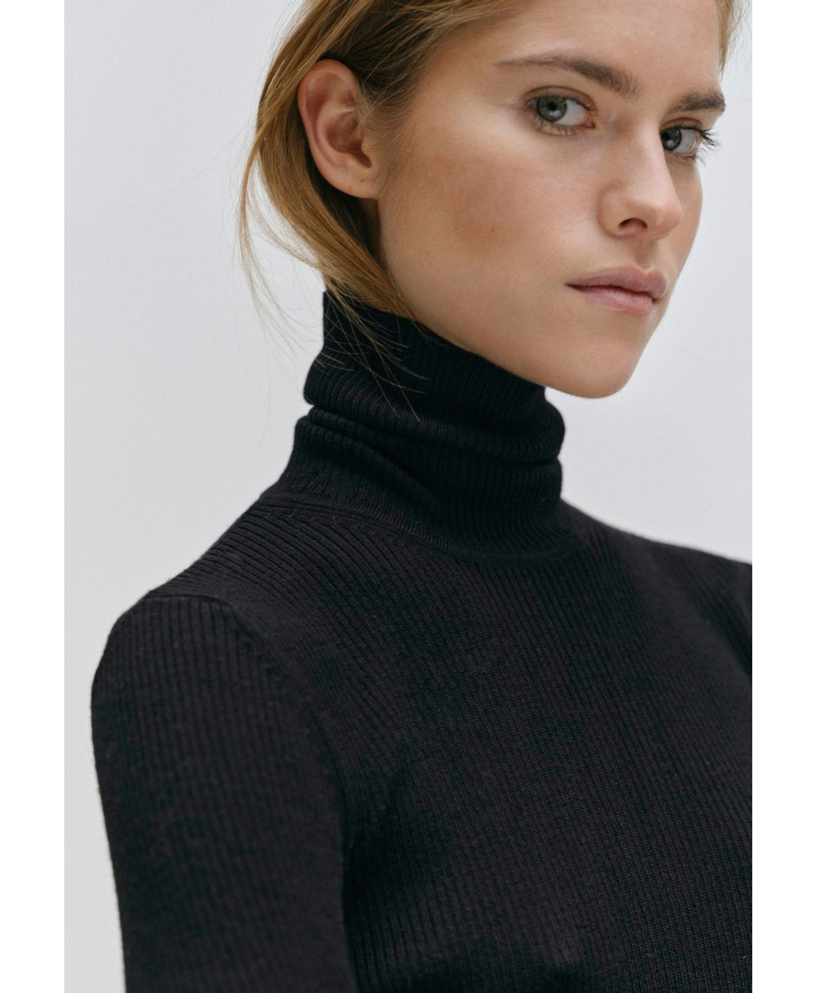 Bob Knit Blouse - Black made by HERSKIND
