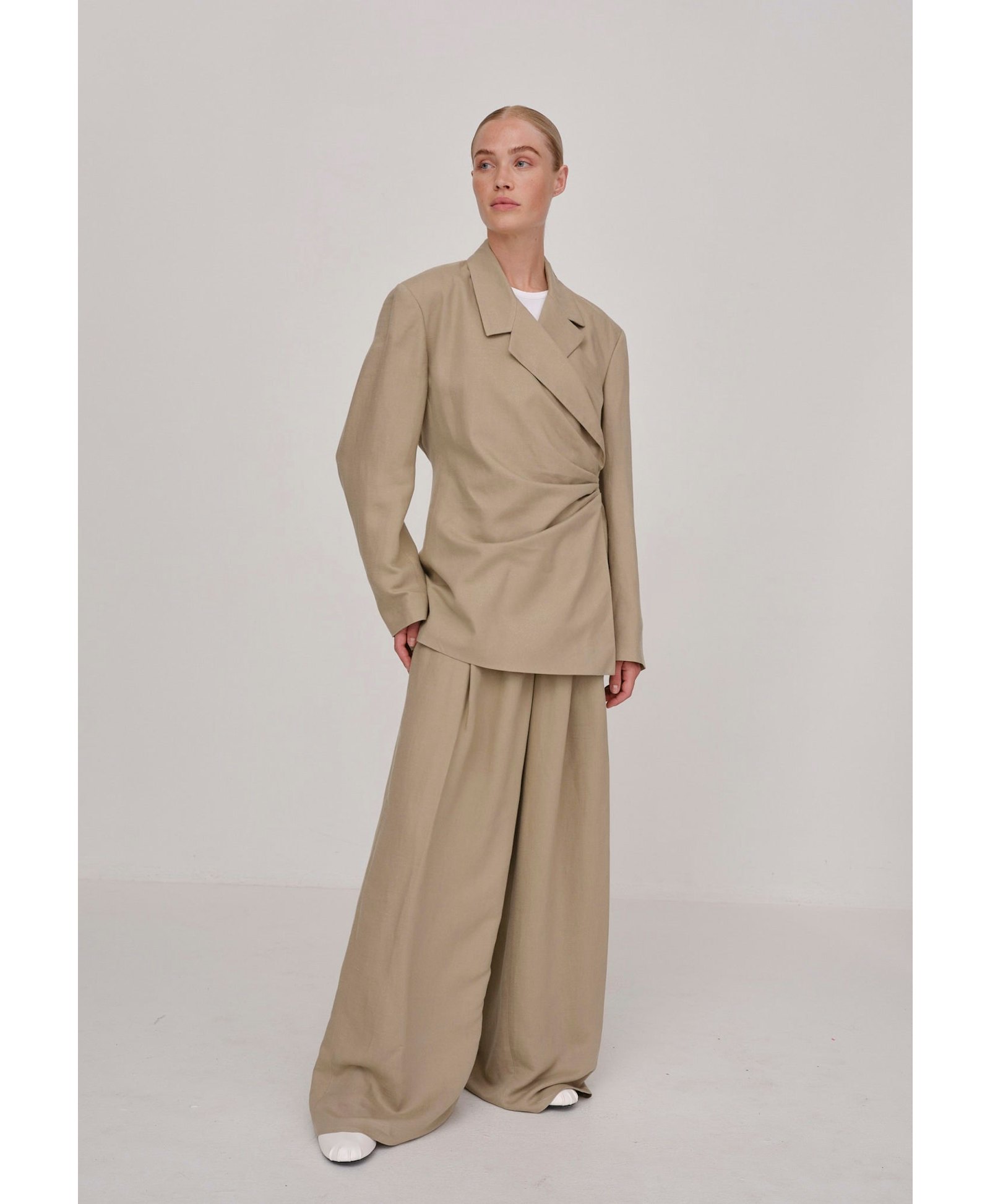 Lucky Blazer - Light Khaki made by HERSKIND