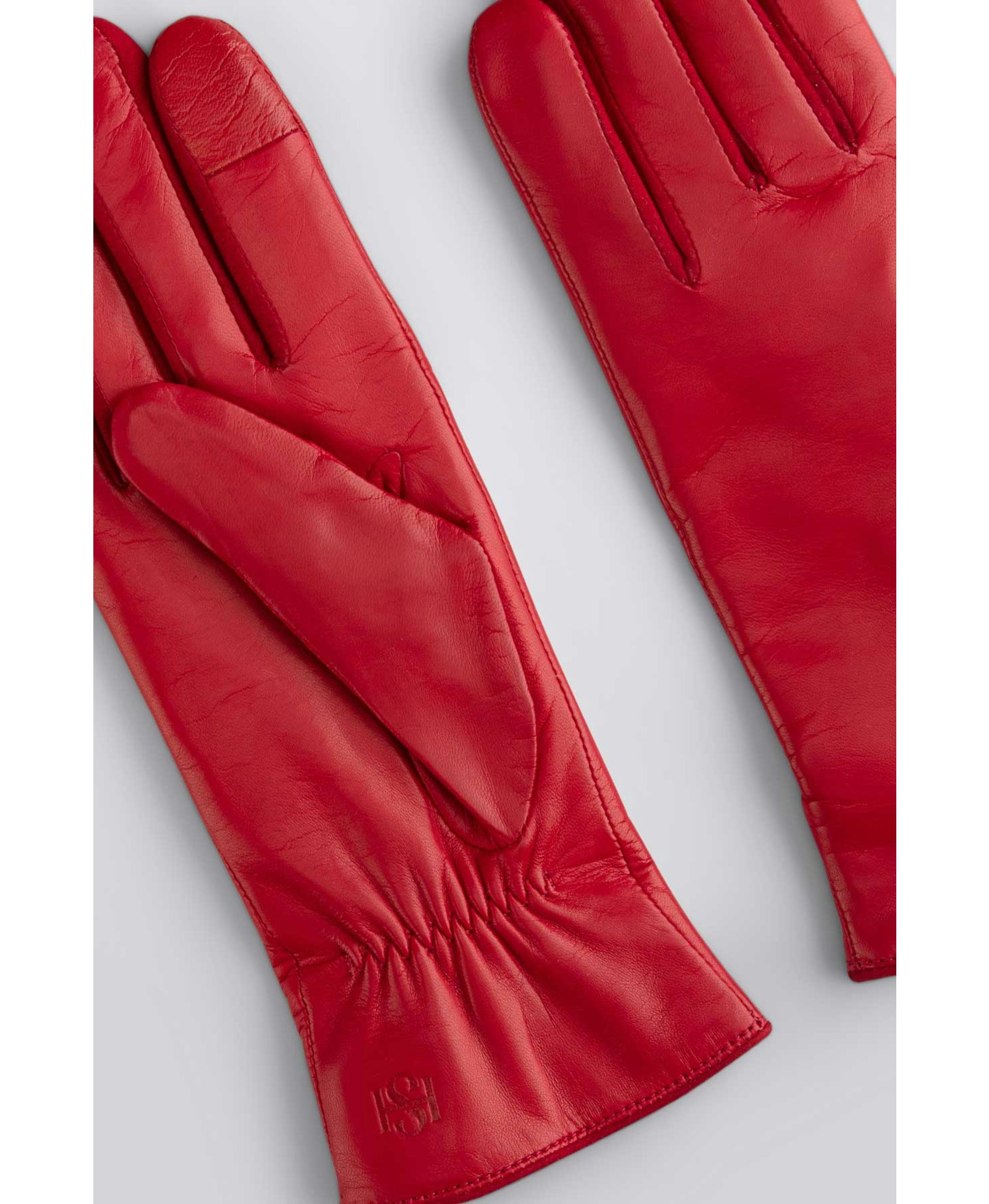 Essentials Red made by Handsome Stockholm