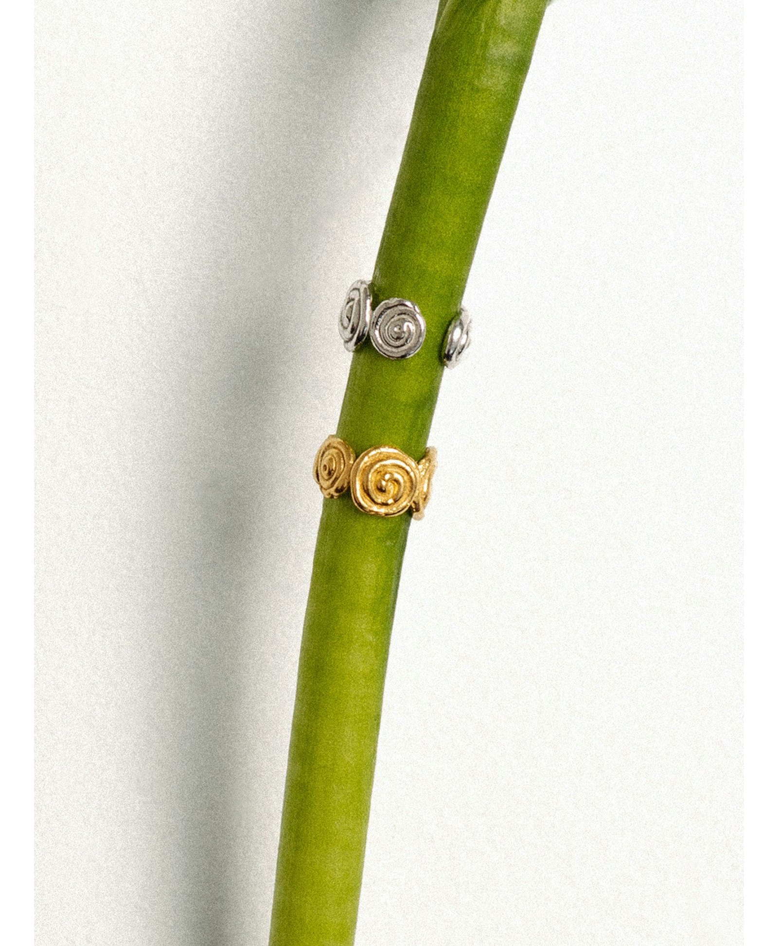 Origin Ear Cuff Gold made by Eva Remenyi