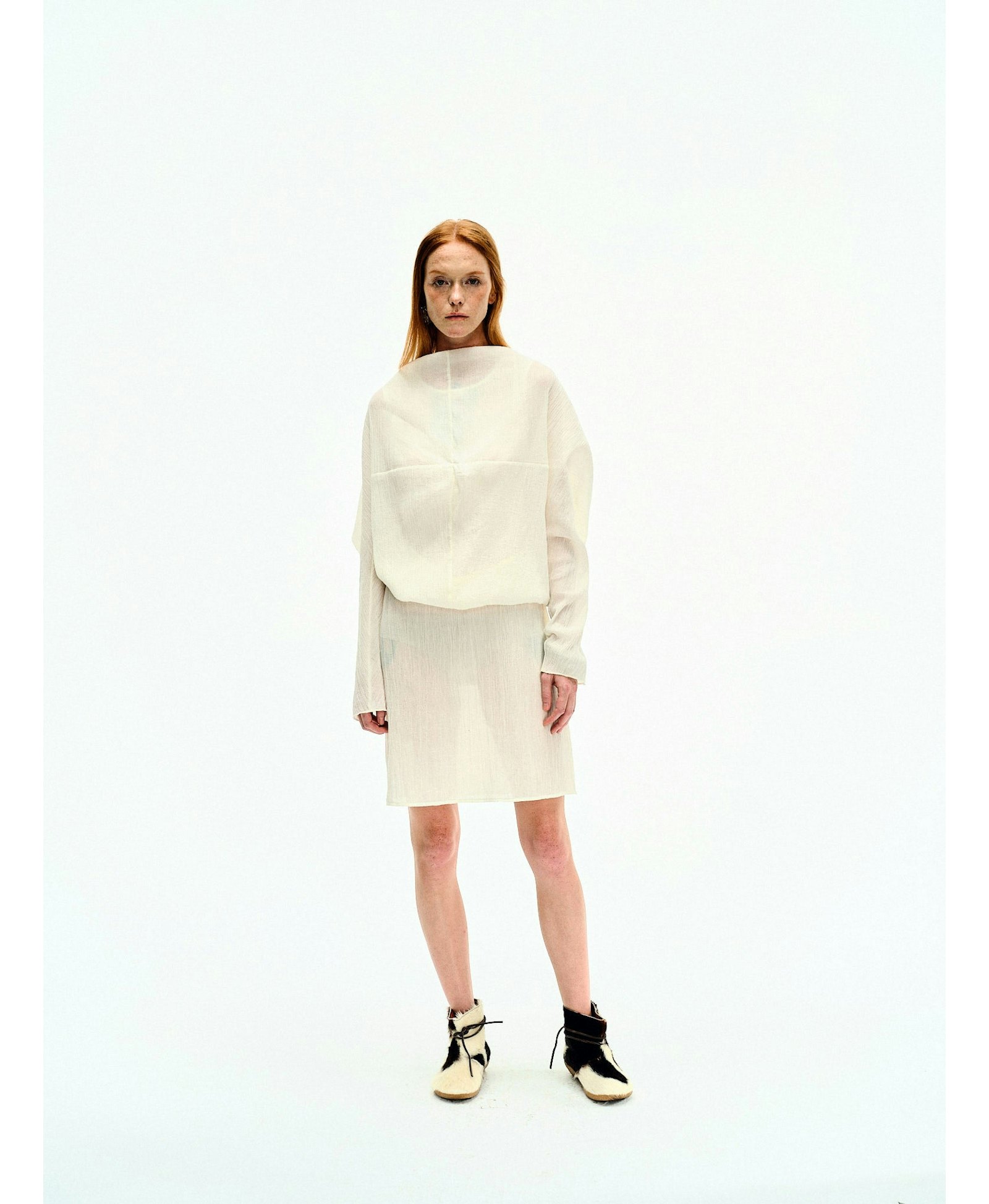WHITE WRINKLE-TEXTURED REVERSIBLE TOP made by YIBRI
