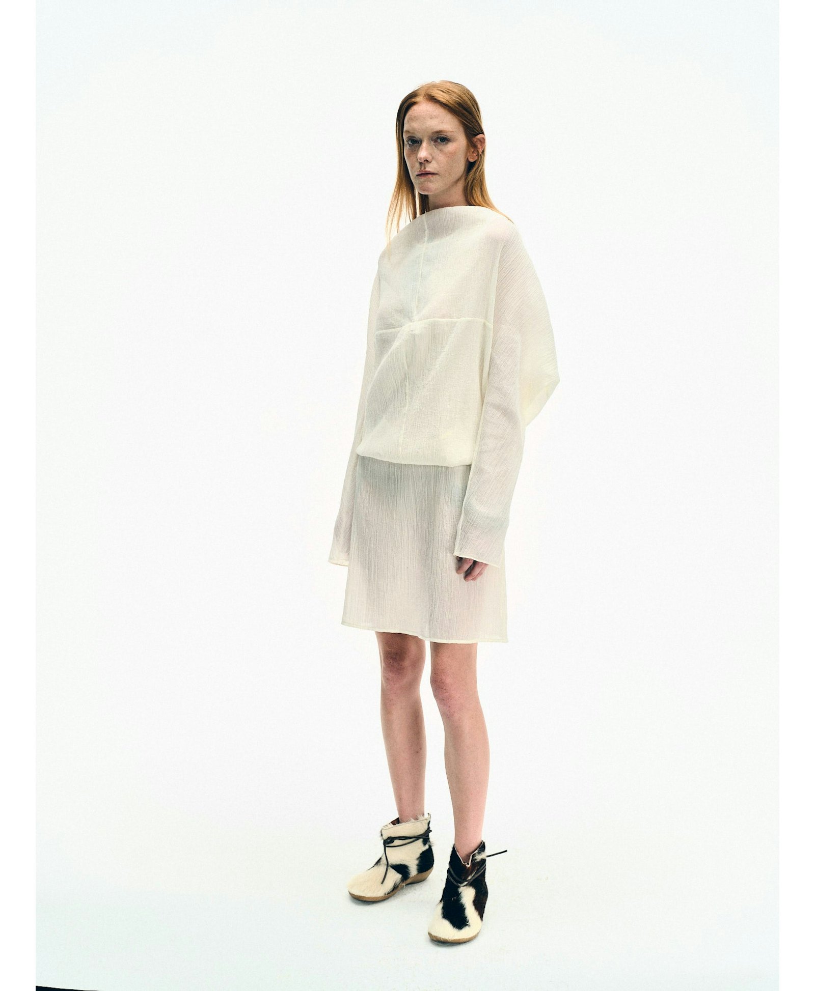 WHITE WRINKLE-TEXTURED REVERSIBLE TOP made by YIBRI