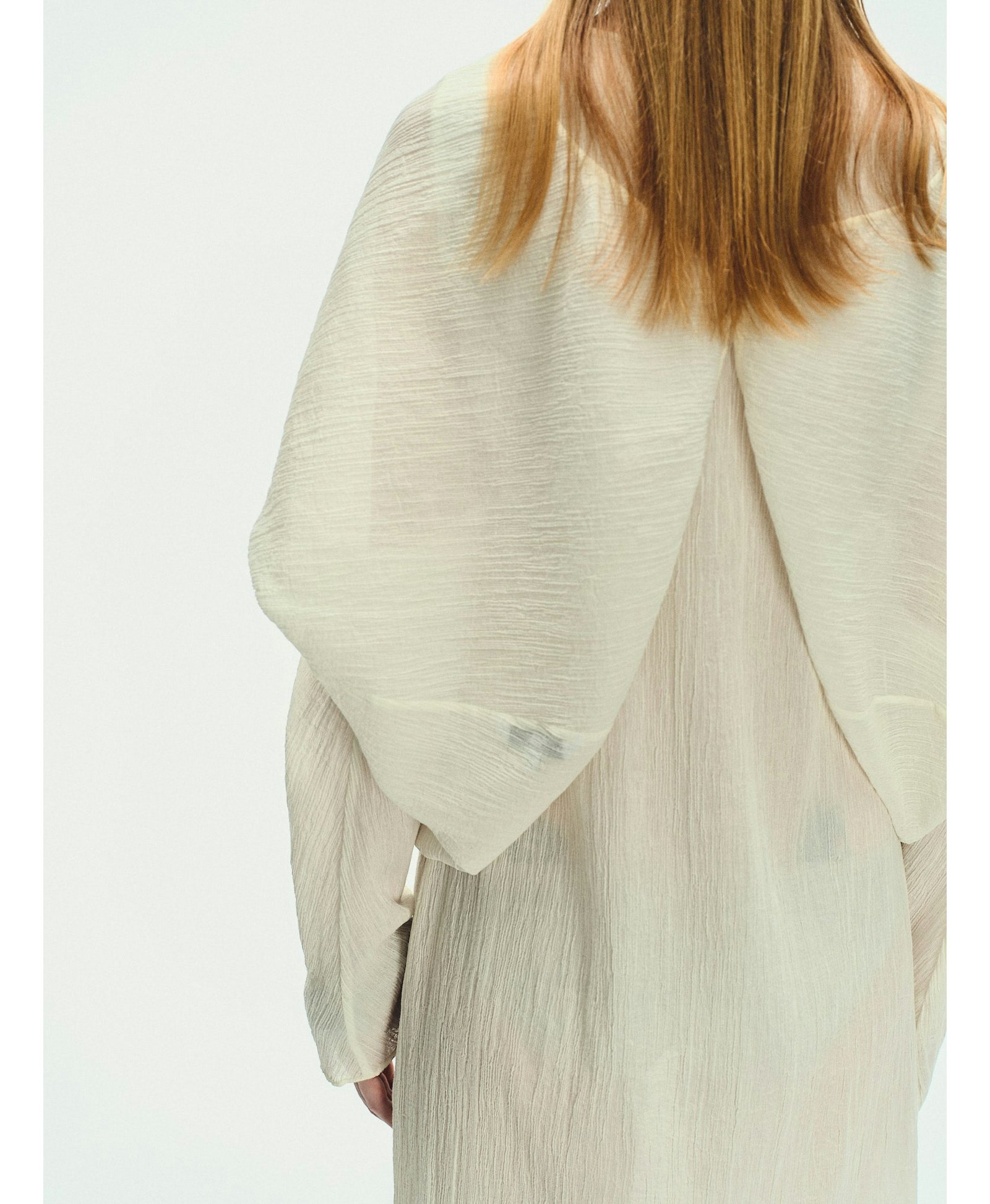 WHITE WRINKLE-TEXTURED REVERSIBLE TOP made by YIBRI