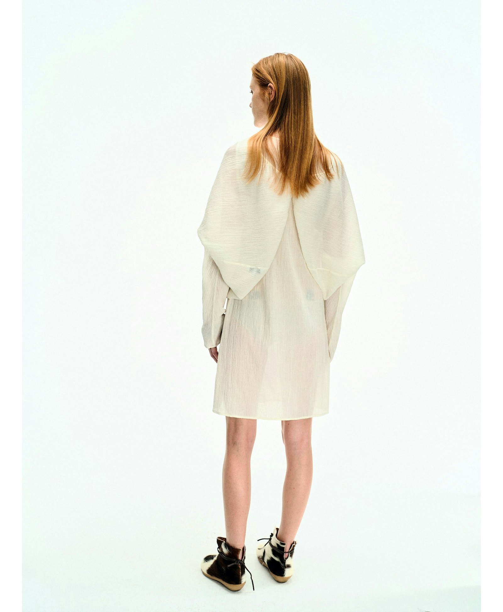 WHITE WRINKLE-TEXTURED REVERSIBLE TOP made by YIBRI