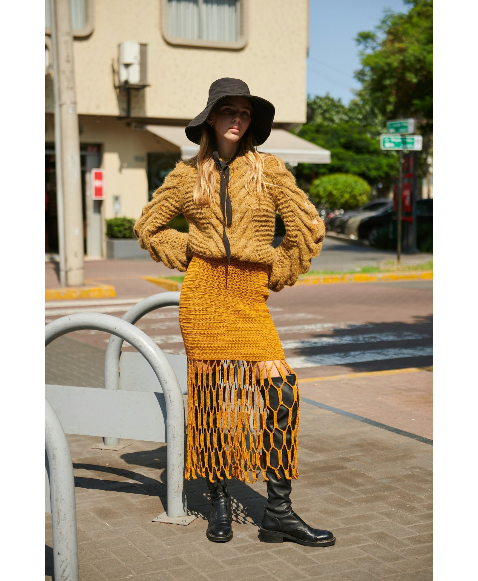 JAQARU sweater in Yellow made by AYNI