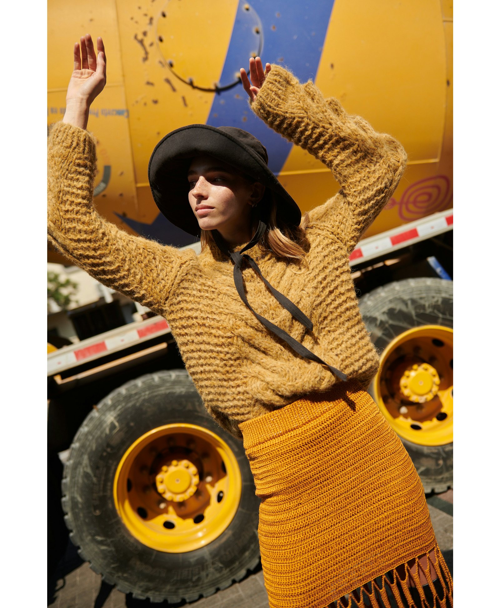 JAQARU sweater in Yellow made by AYNI